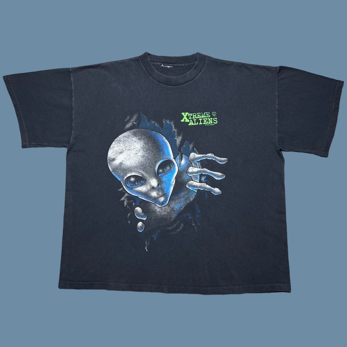 image of Vintage 1990S Xtreme Aliens Signal Apparel Graphic T-Shirt in Black, Men's (Size 2XL)