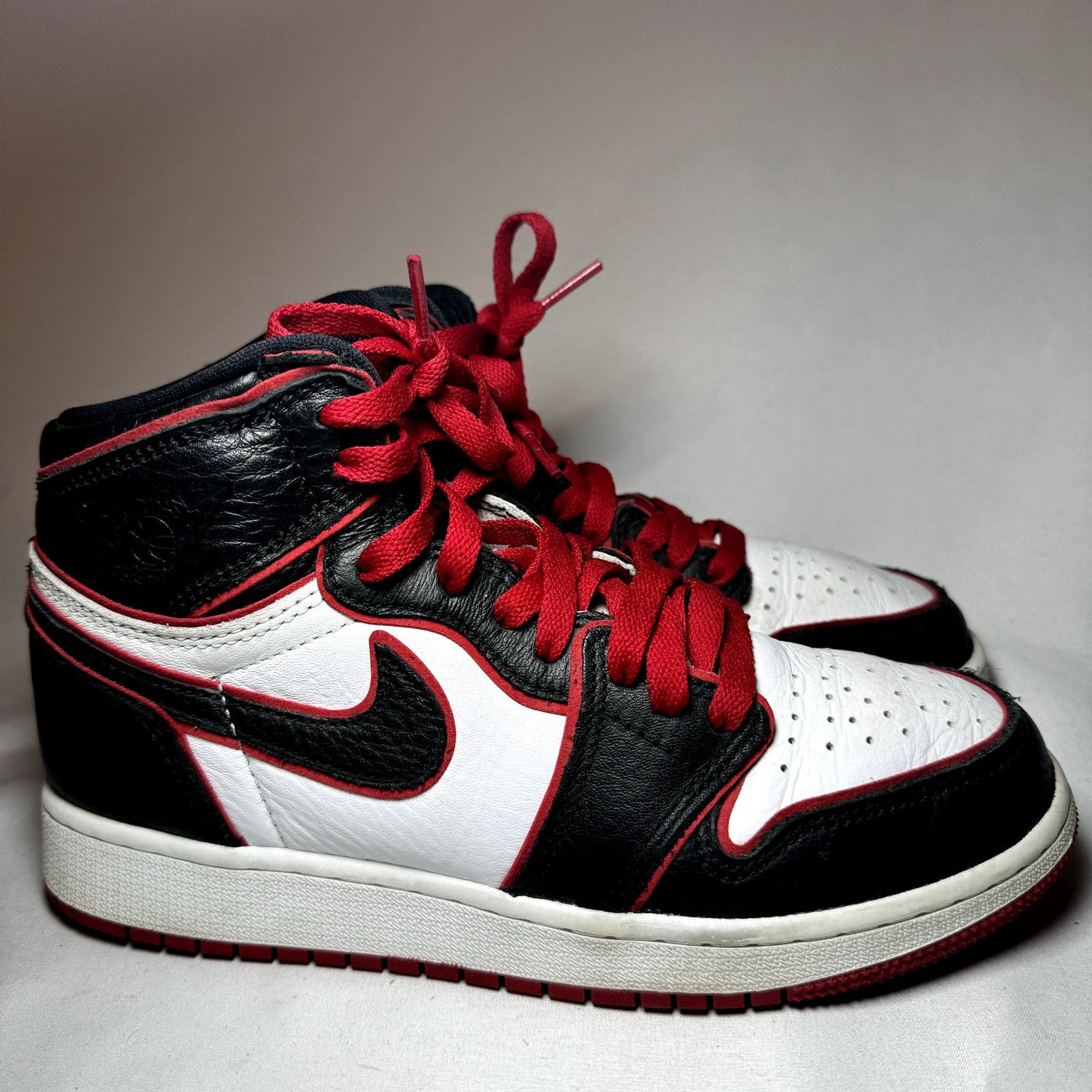 Jordan Brand × Nike Size 5 - Air Jordan 1 Retro High OG BG Bloodline Men's Shoes Size US 5 / EU 37 - 1 Thumbnail