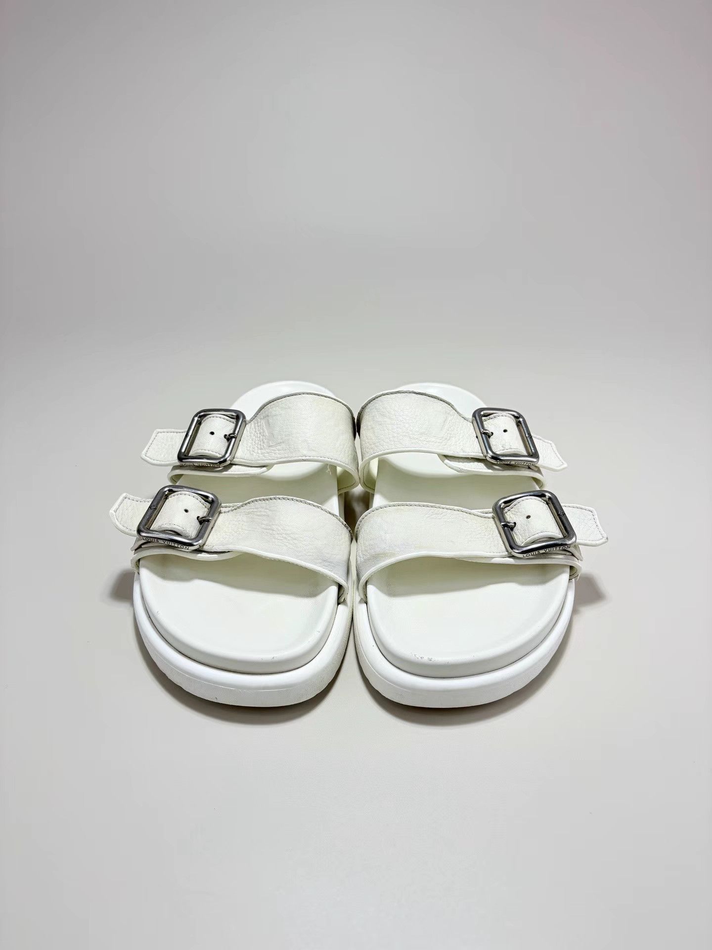 Louis Vuitton LOUIS VUITTON LV Leather Embossed Strap Slides K1 Size US 9 / EU 42 - 2 Thumbnail