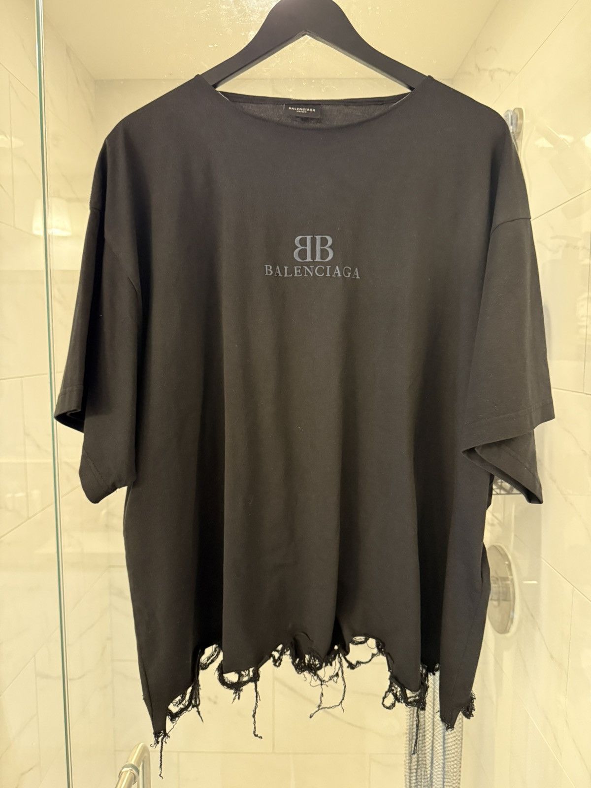 Balenciaga Balenciaga BB Embroidered Destroyed Cropped T-Shirt Size US L / EU 52-54 / 3 - 1 Thumbnail