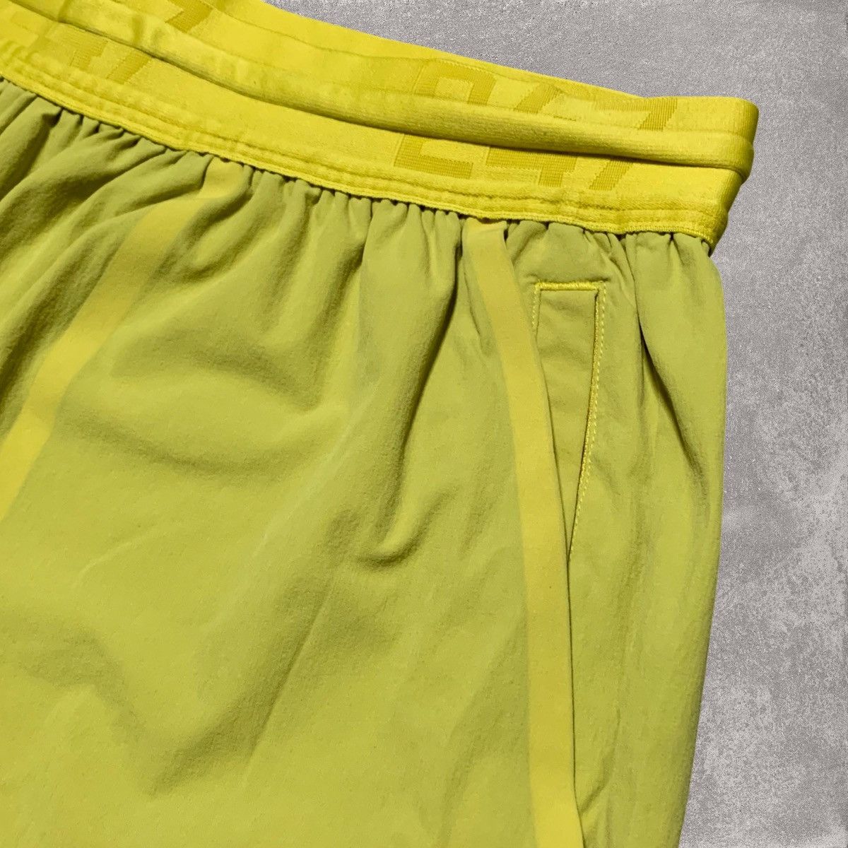 Represent Clo. Represent Medium Shorts 247 Yellow Training Pants Bottoms Size US 32 / EU 48 - 3 Thumbnail