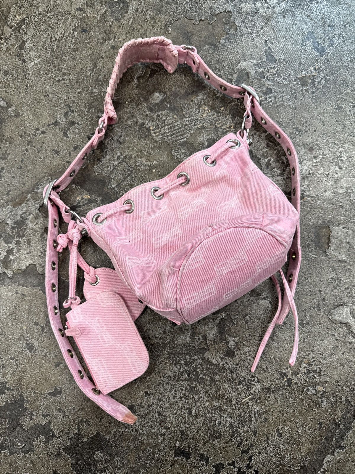 Balenciaga Balenciaga Le Cagole XS Bucket Bag BB Monogram Denim Size ONE SIZE - 3 Thumbnail