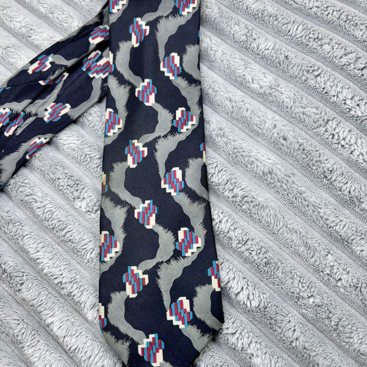 Giorgio Armani Giorgio Armani, 56in 100% pure silk Italy Aztec style print Size 46 - 2 Thumbnail