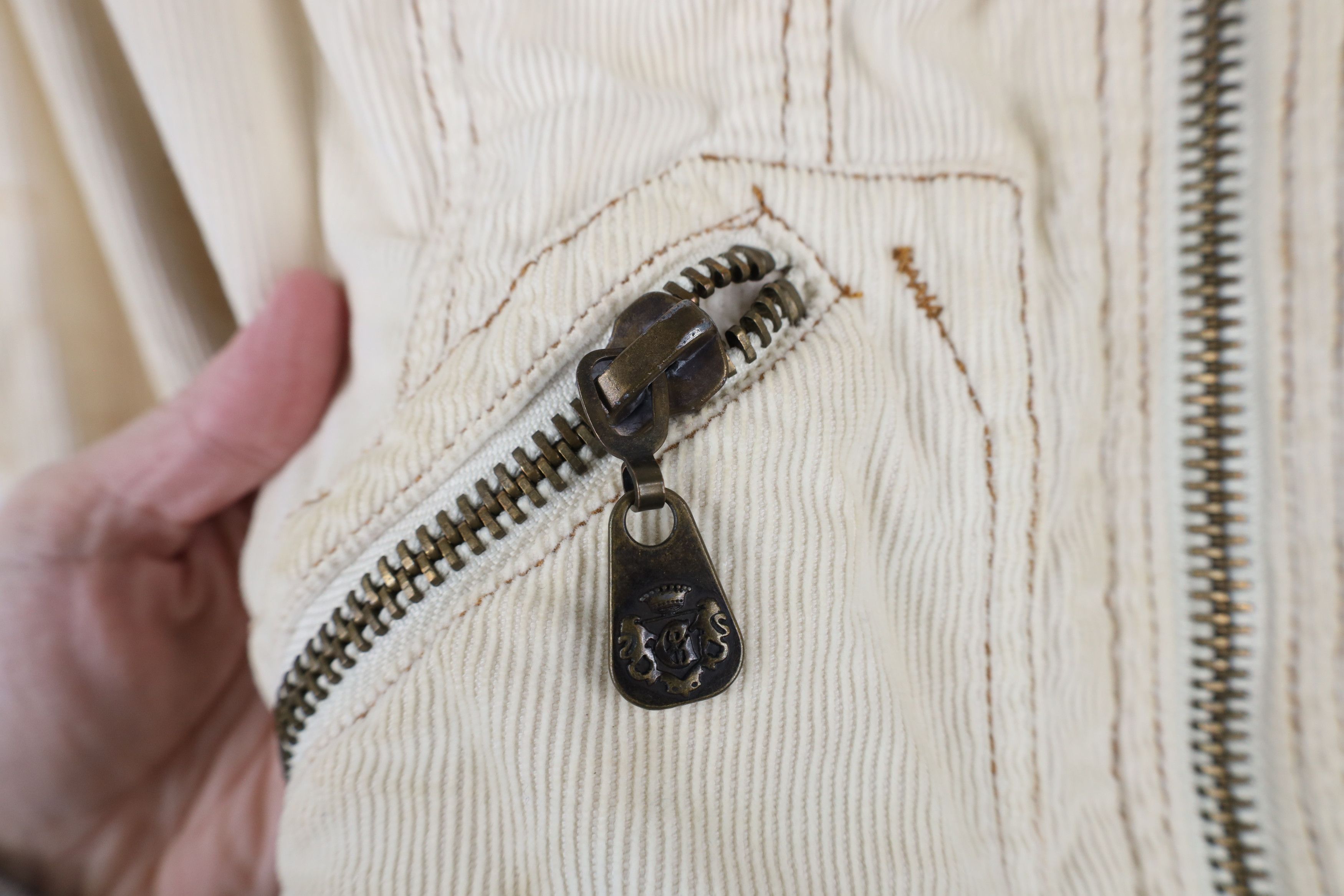Guess × Vintage Vintage 90s Y2K Guess Fur Trim Corduroy Trucker Jacket Cream Size XS / US 0-2 / IT 36-38 - 4 Thumbnail