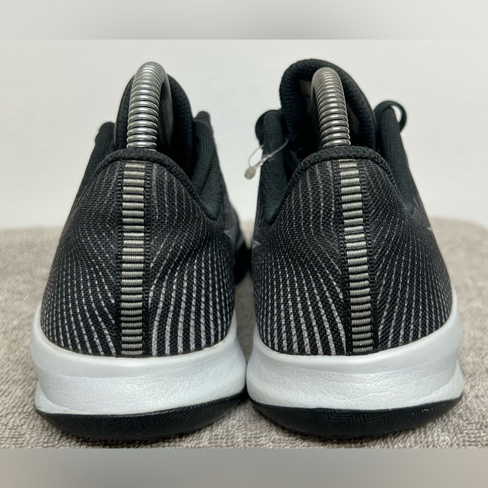 Nike Nike Kobe Bryant Mentality 2 Black White Youth 5.5Y RARE Size US 7 / IT 37 - 6 Thumbnail