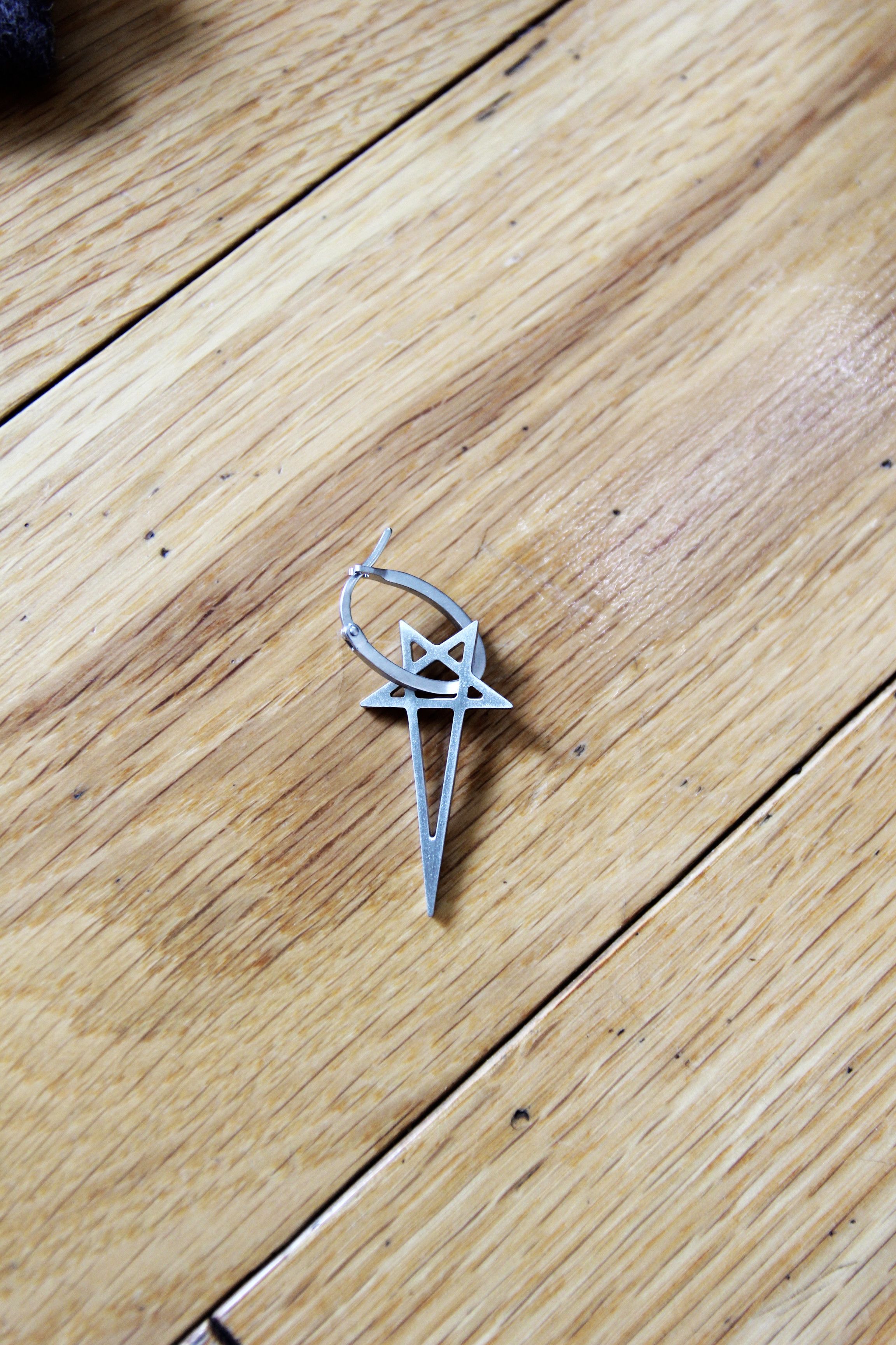 Aw26 Rick Owens "Tower" Pentagram Earring in Silver, Men's — image 2 of 5