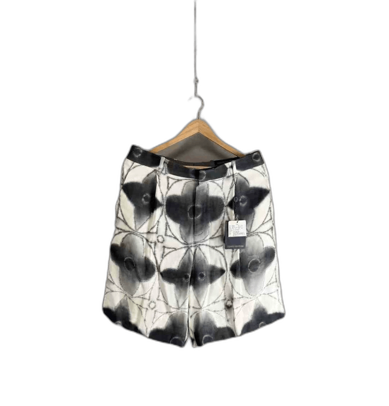 Louis Vuitton Louis Vuitton Black and White Floral Shorts Size US 40 / EU 56 - 1 Thumbnail
