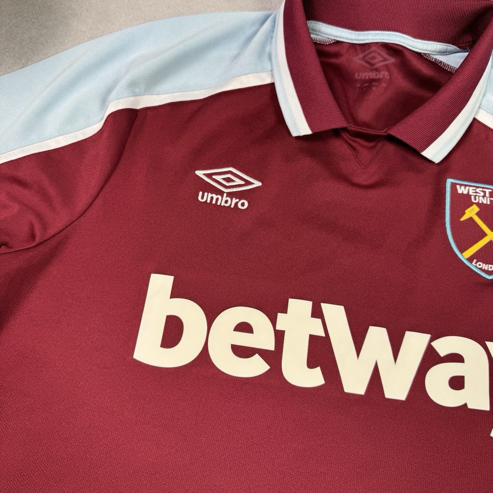 Umbro WEST HAM UNITED 2021 2022 SOCCER JERSEY Umbro Size L Size US L / EU 52-54 / 3 - 8 Thumbnail