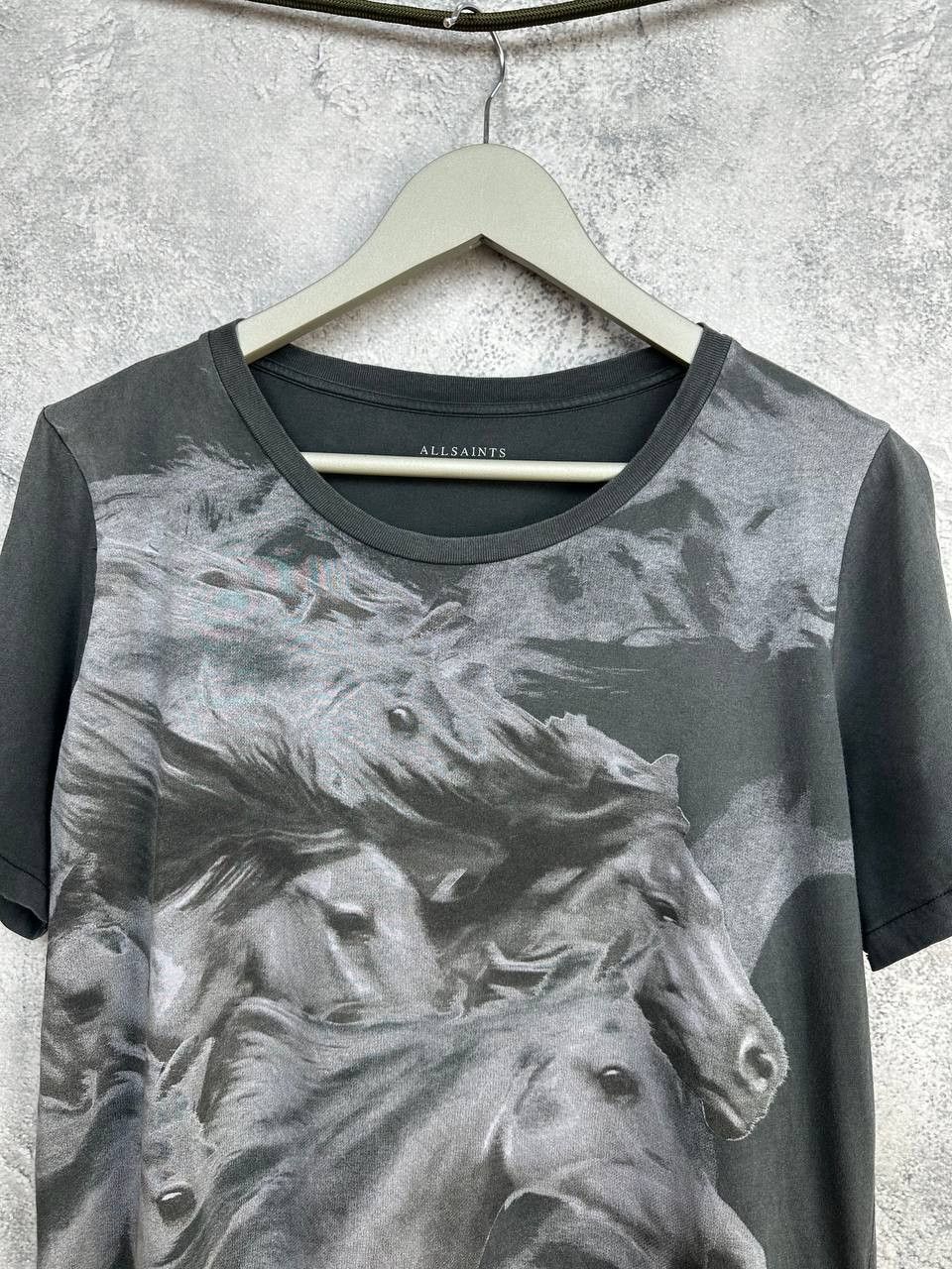 Allsaints Allsaints Equus Mazzy Horse Print Cut-Out Shoulder T-Shirt Size L / US 10 / IT 46 - 4 Thumbnail