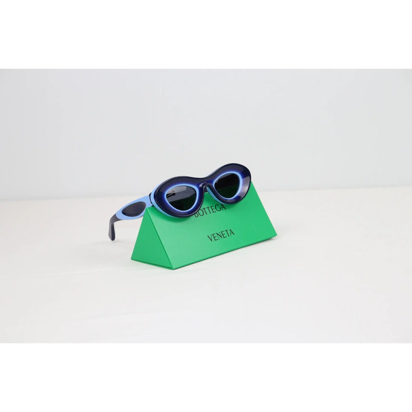 Bottega Veneta o1rshd Size: OS / Logo Frame Sunglasses in Blue Size ONE SIZE - 8 Thumbnail