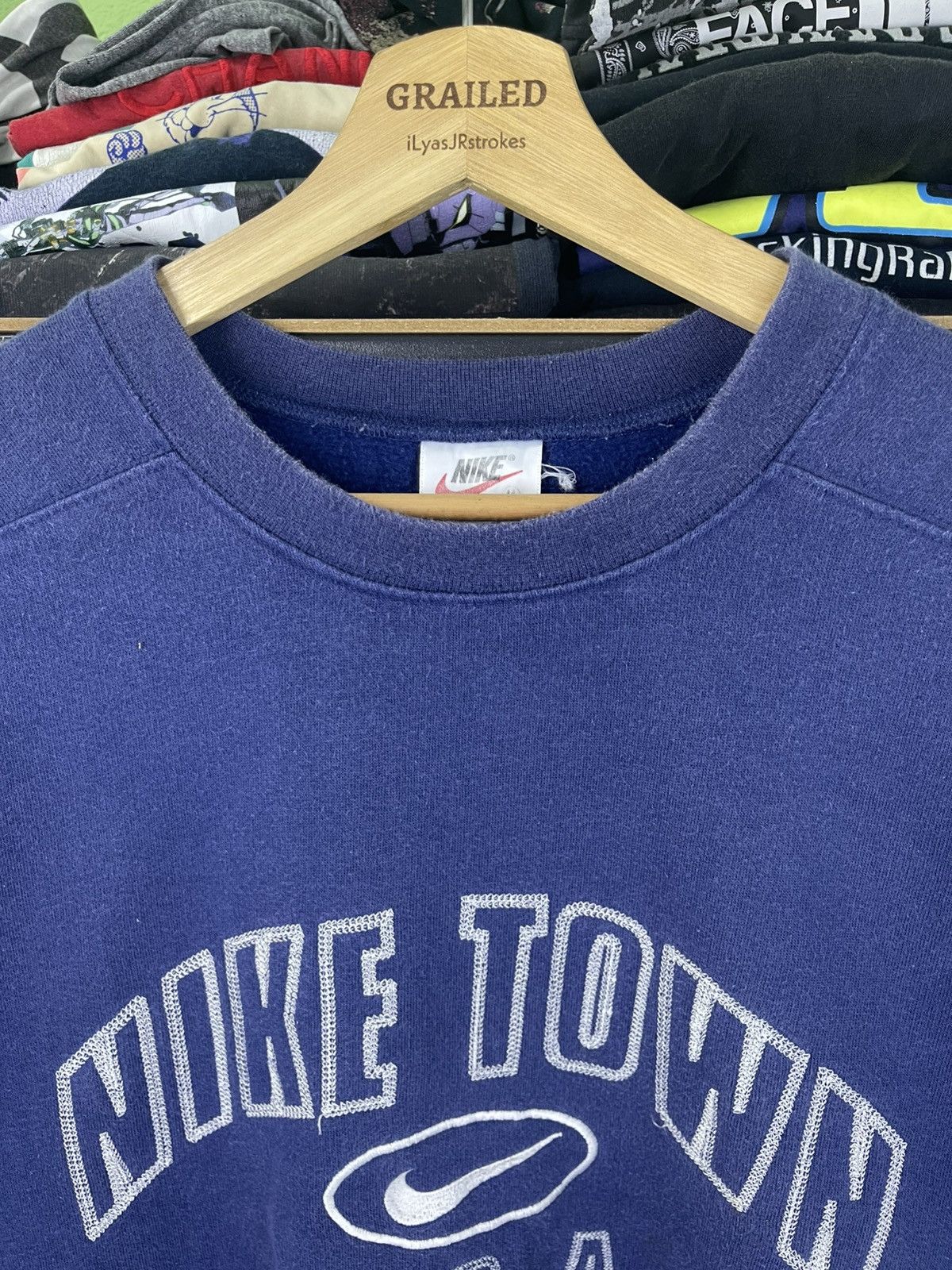 Nike Vintage 90's Nike Town USA Sweatshirt Size US L / EU 52-54 / 3 - 11 Thumbnail
