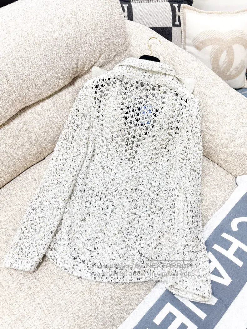 Chanel Chanel 23C Early Spring Holiday White Sequin Knitted Cardi Size XXS / US 00 / IT 34 - 2 Thumbnail