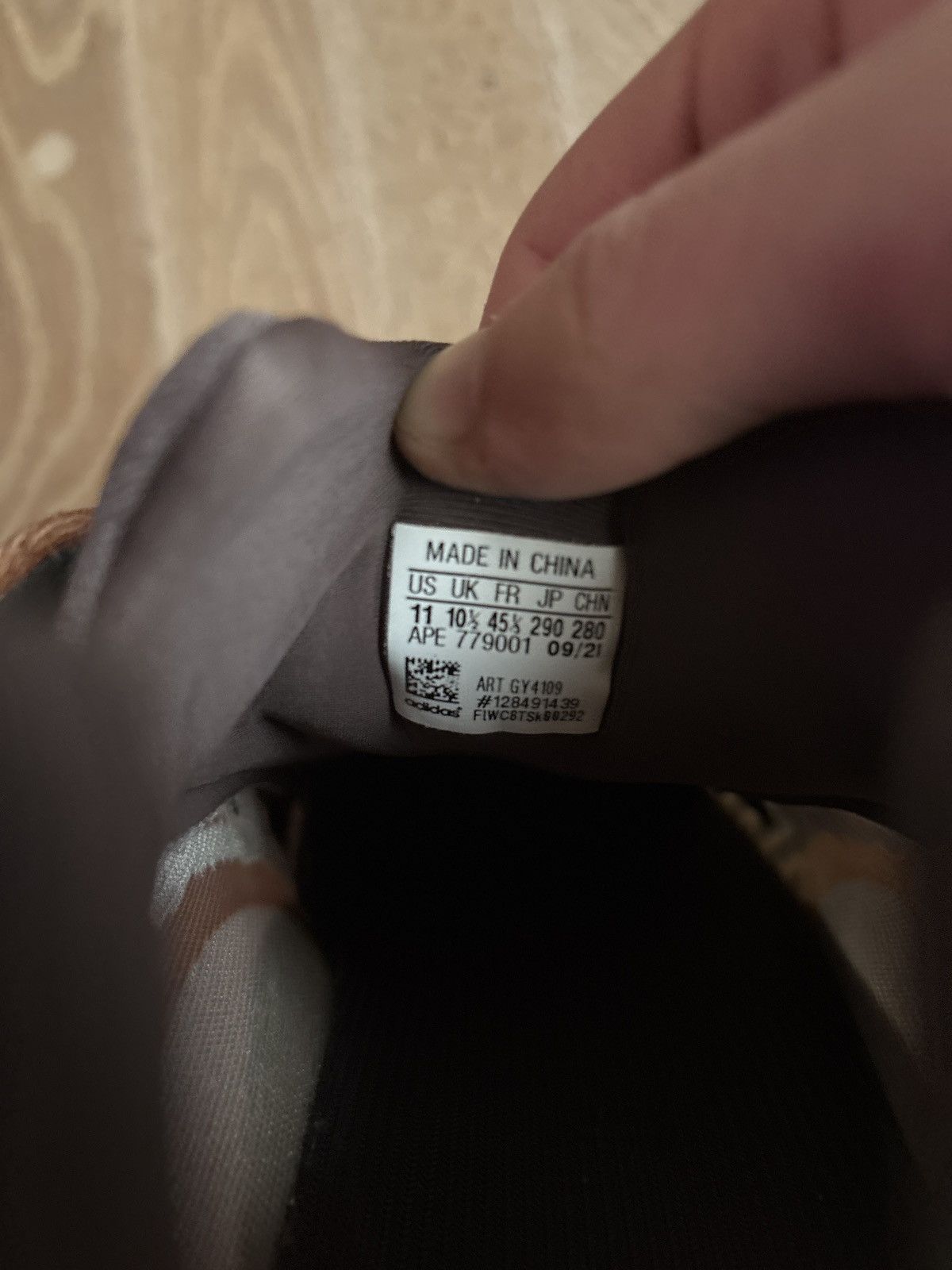 Adidas × Yeezy Yeezy 700 v3 copper fade Size US 11 / EU 44 - 6 Thumbnail