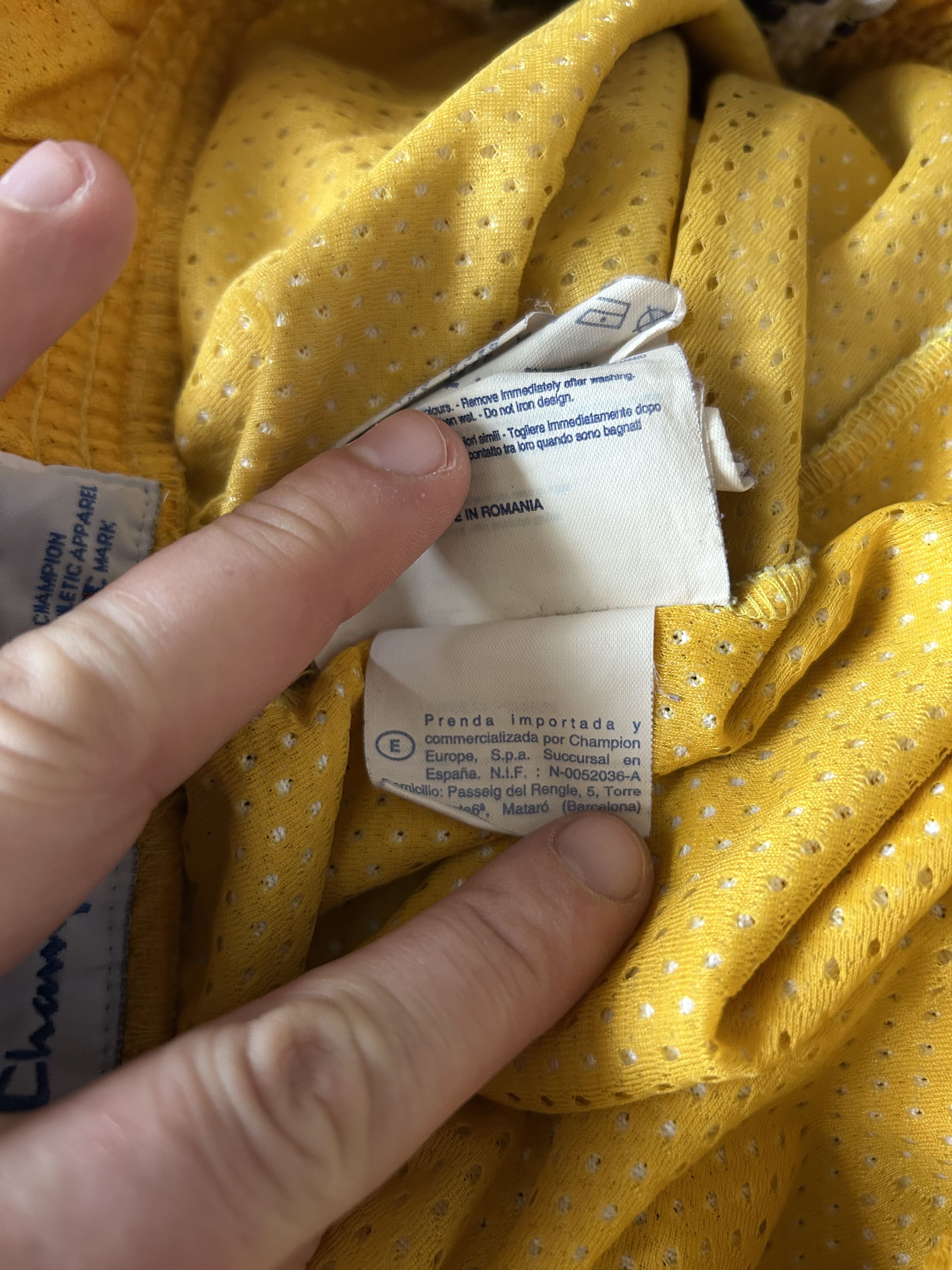 Champion Vintage LOS ANGELES LAKERS Shorts - Champion - L - SALE Size US 32 / EU 48 - 4 Thumbnail