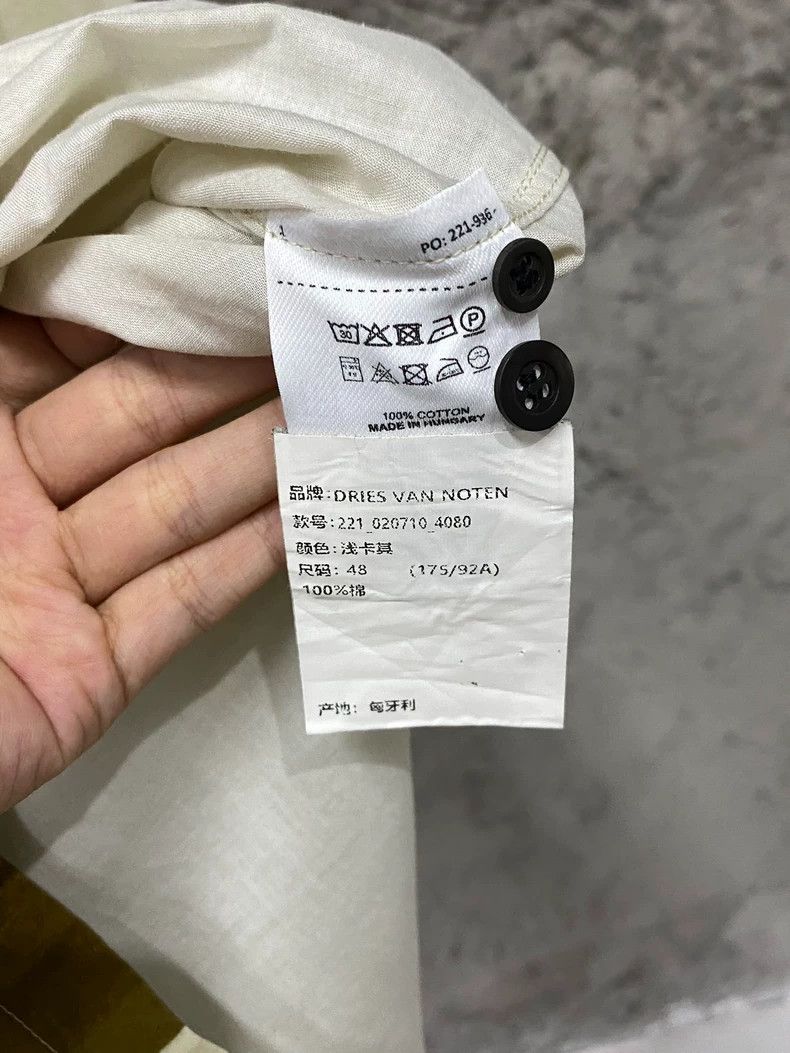 DRIES VAN NOTEN A white long-sleeved shirt coat
