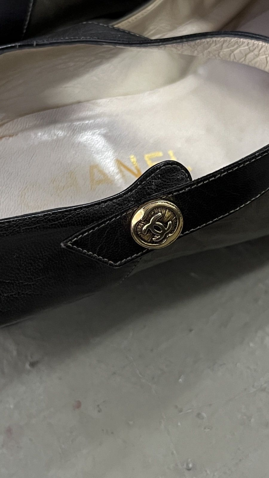 Vintage 1980's Authentic CHANEL Genuine Leather Mary Jane Pump Heels Size US 8.5 / IT 38.5 - 19 Thumbnail