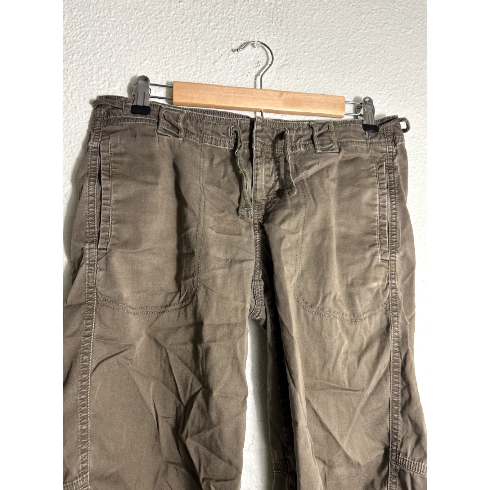 The North Face The North Face Womens Size 4 Olive Green Shorts Drawstring Cotton 32x15 Cargo Size 27" / US 4 / IT 40 - 4 Thumbnail