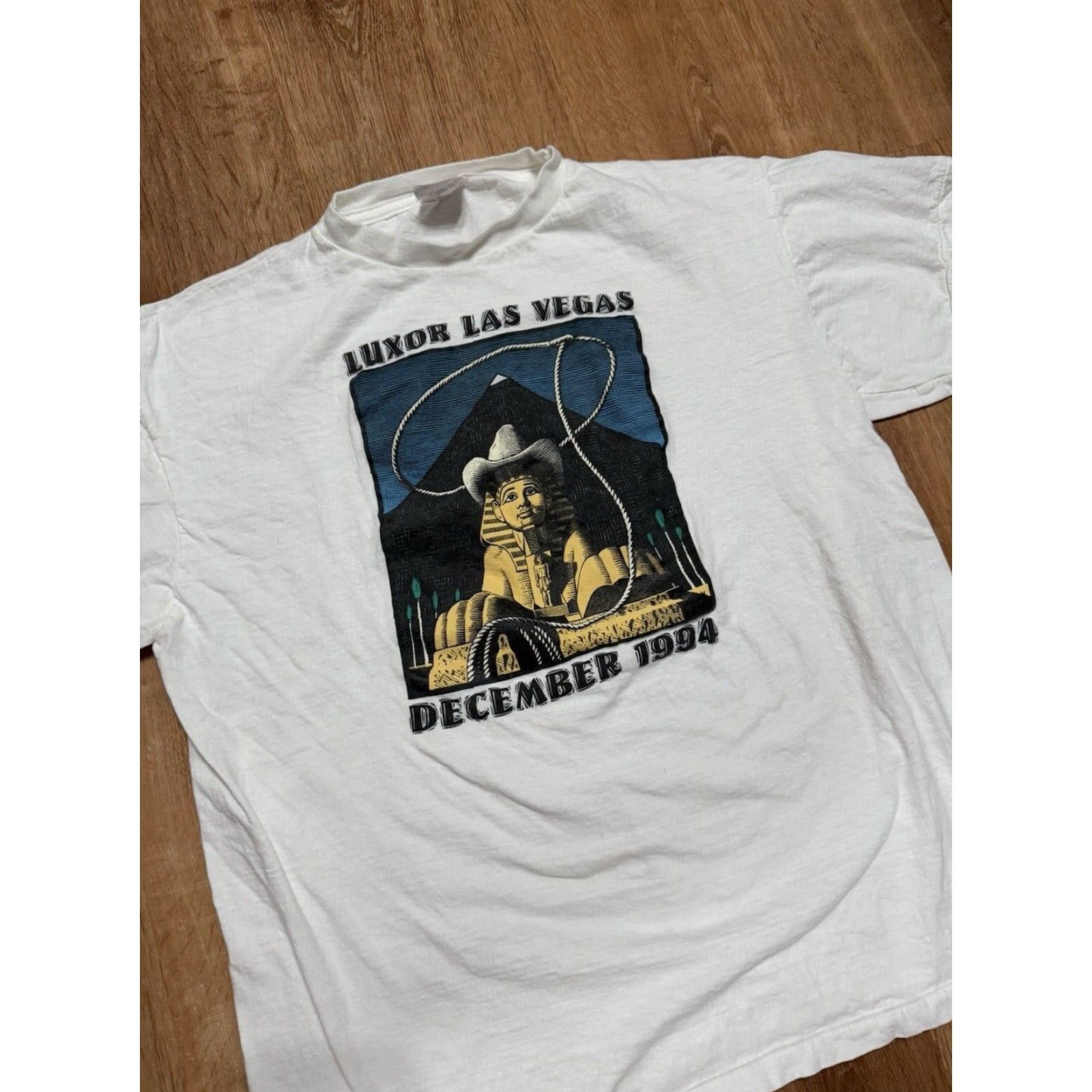 Vintage VINTAGE Luxor Las Vegas December 1994 Graphic White Tshirt Mens XL Shirt Mens XL White 90s Size US XL / EU 56 / 4 - 4 Thumbnail