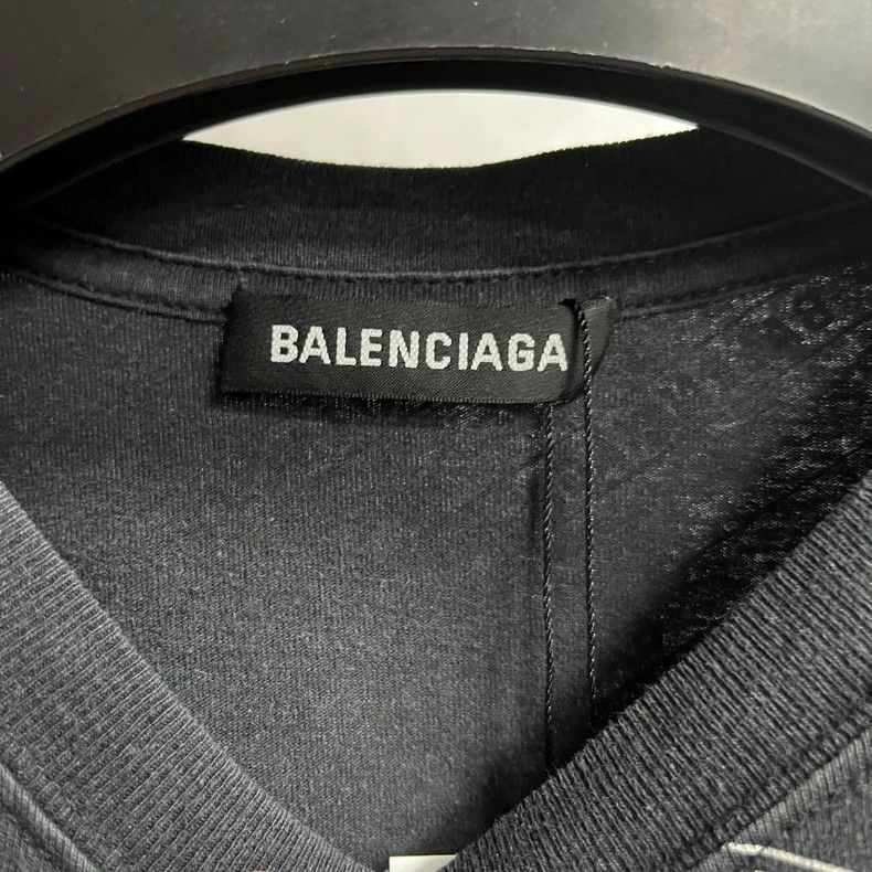 Balenciaga Balenciaga Black bullet screen full printed logo round nec Size US XS / EU 42 / 0 - 2 Thumbnail