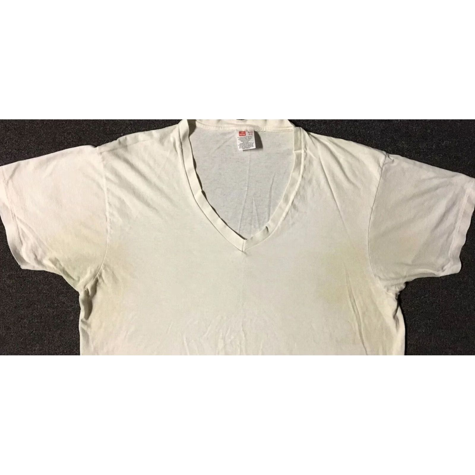 Hanes VINTAGE Hanes T-Shirt M White 90s Distressed V-Neck Shirt Mens Grunge Biker Punk Surf Skate PE 80s Size US M / EU 48-50 / 2 - 5 Thumbnail