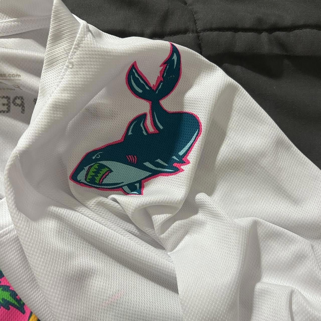 NHL NHL Men's White and Multi Shirt Size US M / EU 48-50 / 2 - 3 Thumbnail