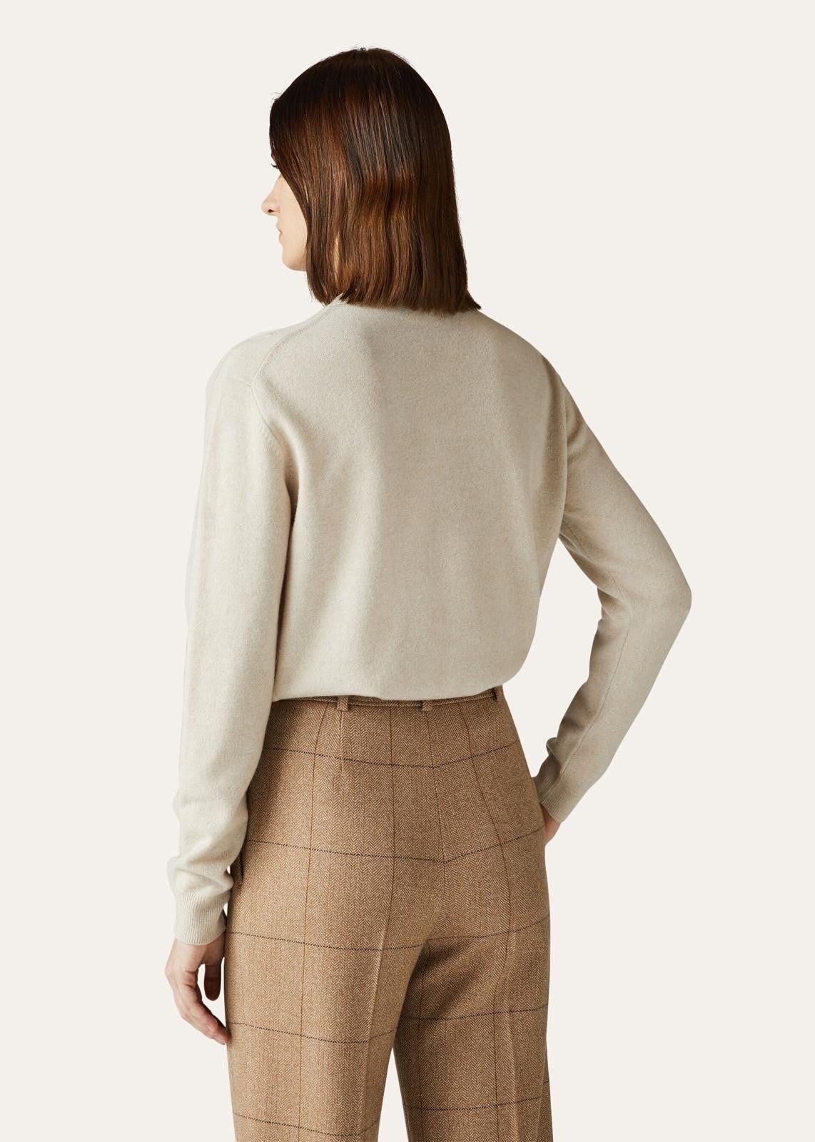 Loro Piana o1srvl11e0824 Lower Hutt Cashmere V-Neck Sweater in Beige Size XL / US 12-14 / IT 48-50 - 4 Thumbnail