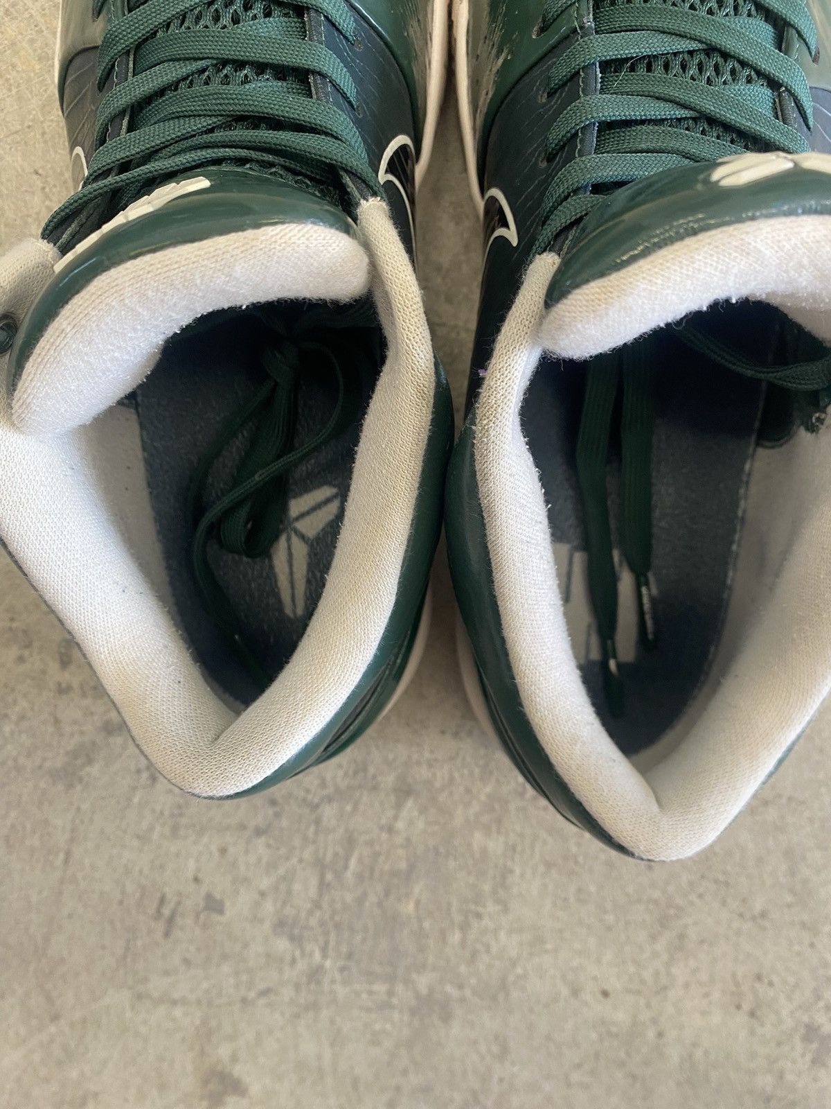 Nike × Undefeated Undefeated Kobe 4 Protro Milwaukee Bucks Size US 10 / EU 43 - 3 Thumbnail