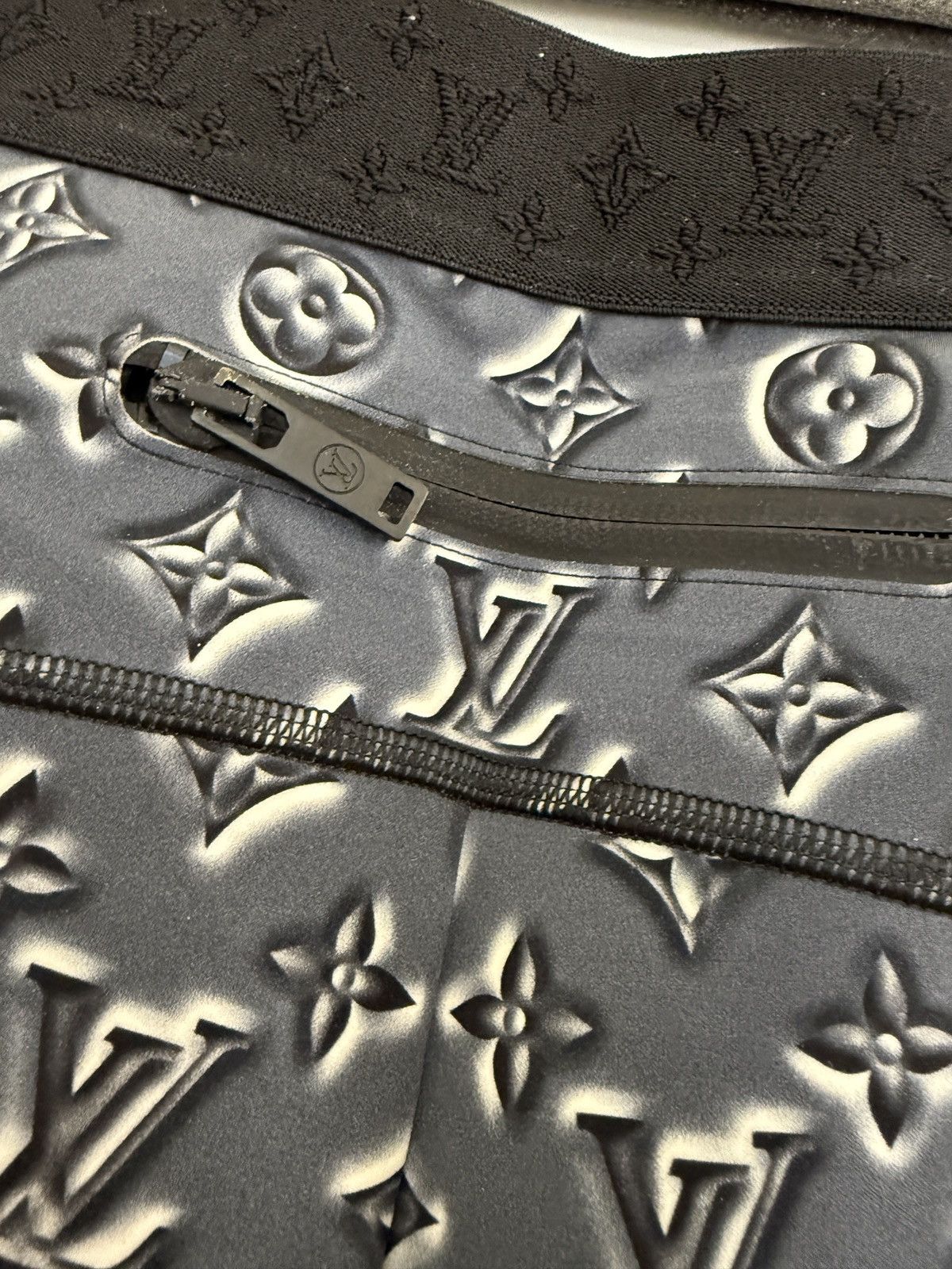 Louis Vuitton Louis Vuitton Monogram Leggings Elastic Polyamide NP1650$ Size 26" / US 2 / IT 38 - 4 Thumbnail