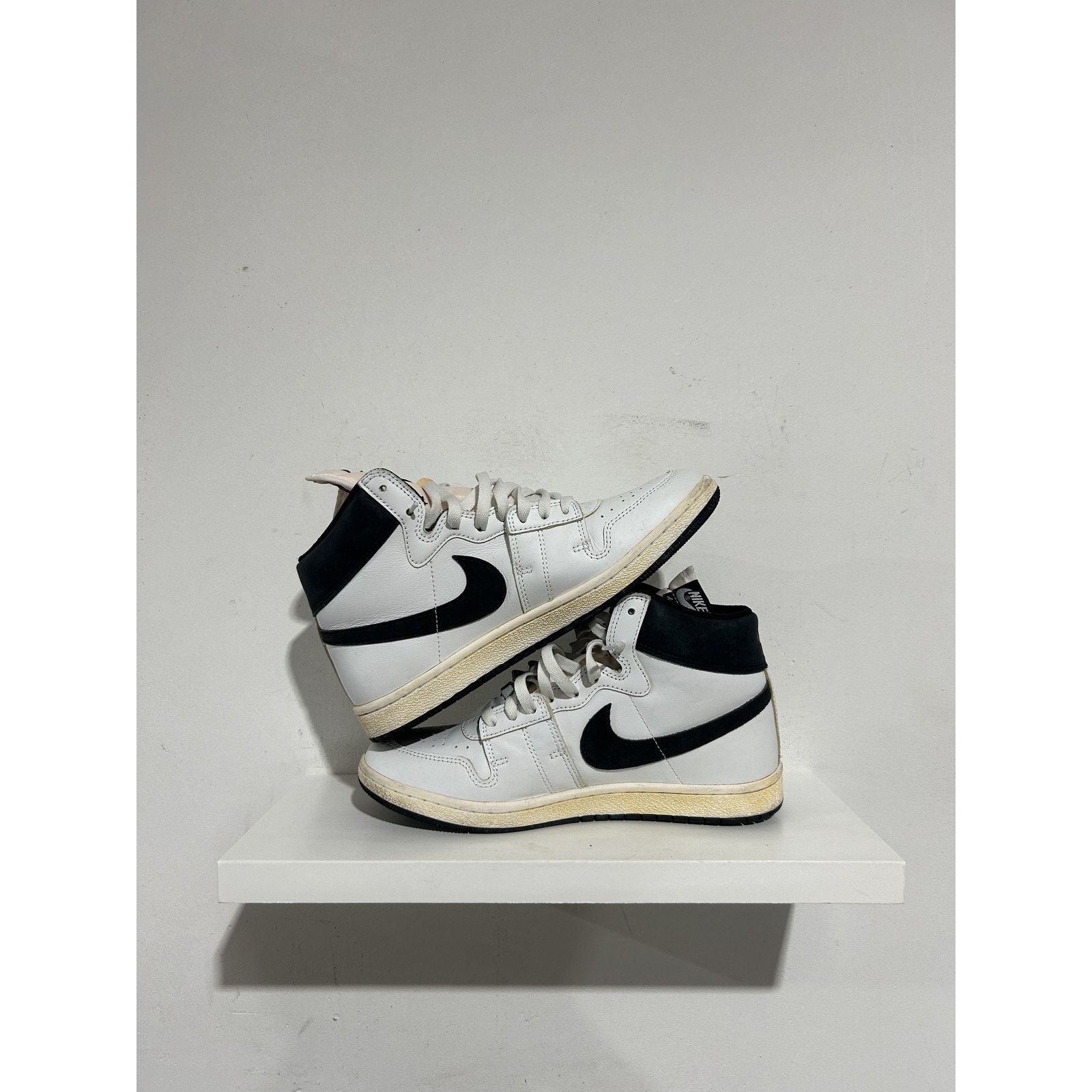 Nike NIKE JORDAN AIR SHIP A MA MANIERE WHITE BLACK SIZE 9 Size US 9 / EU 42 - 2 Thumbnail