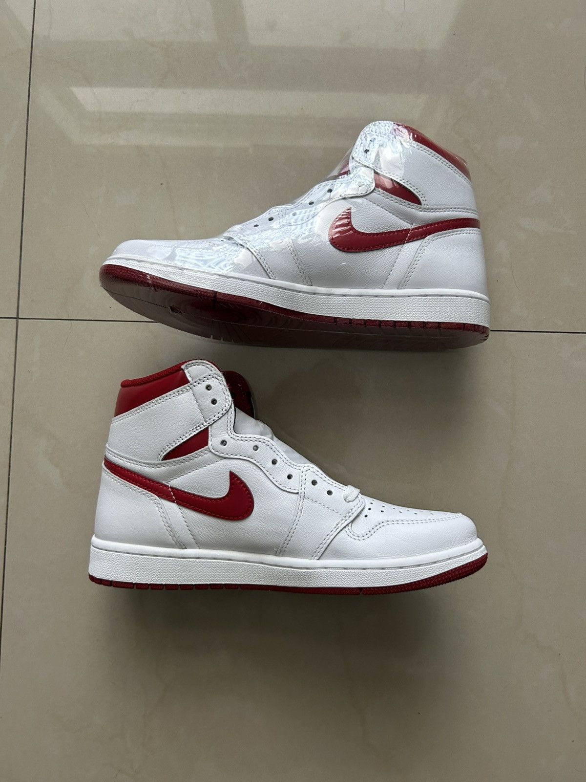 Jordan Brand Jordan 1 high metallic red Size US 8.5 / EU 41-42 - 2 Thumbnail