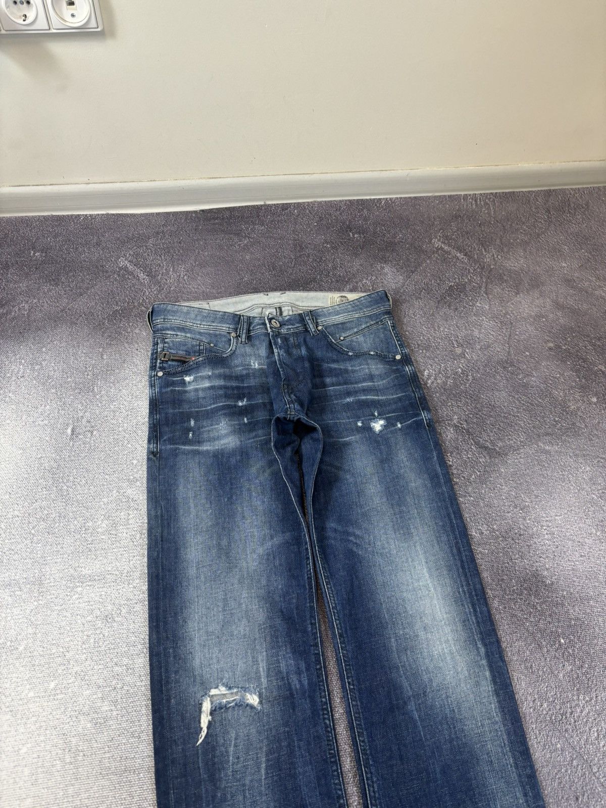 Diesel Diesel Belther NWT Men’s Regular Slim Tapered Denim Jeans Size US 28 / EU 44 - 4 Thumbnail
