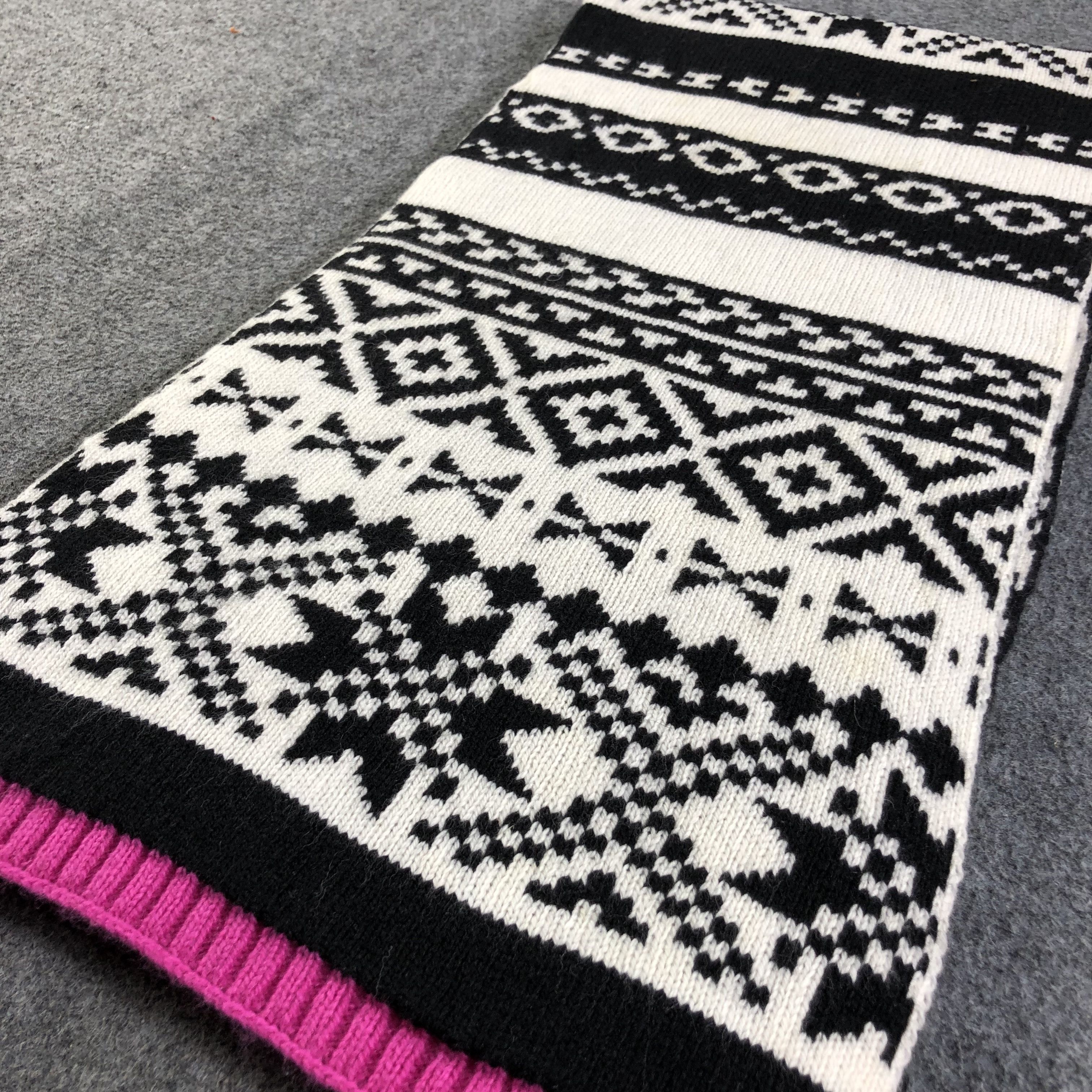 Gap GAP Native Design Wool Scarf Muffler V1350 Size ONE SIZE - 3 Thumbnail