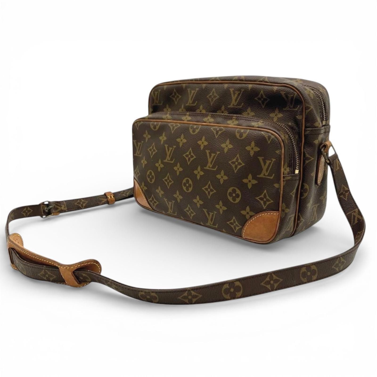 Louis Vuitton Louis Vuitton - Monogram Canvas Crossbody Bag Size ONE SIZE - 2 Thumbnail