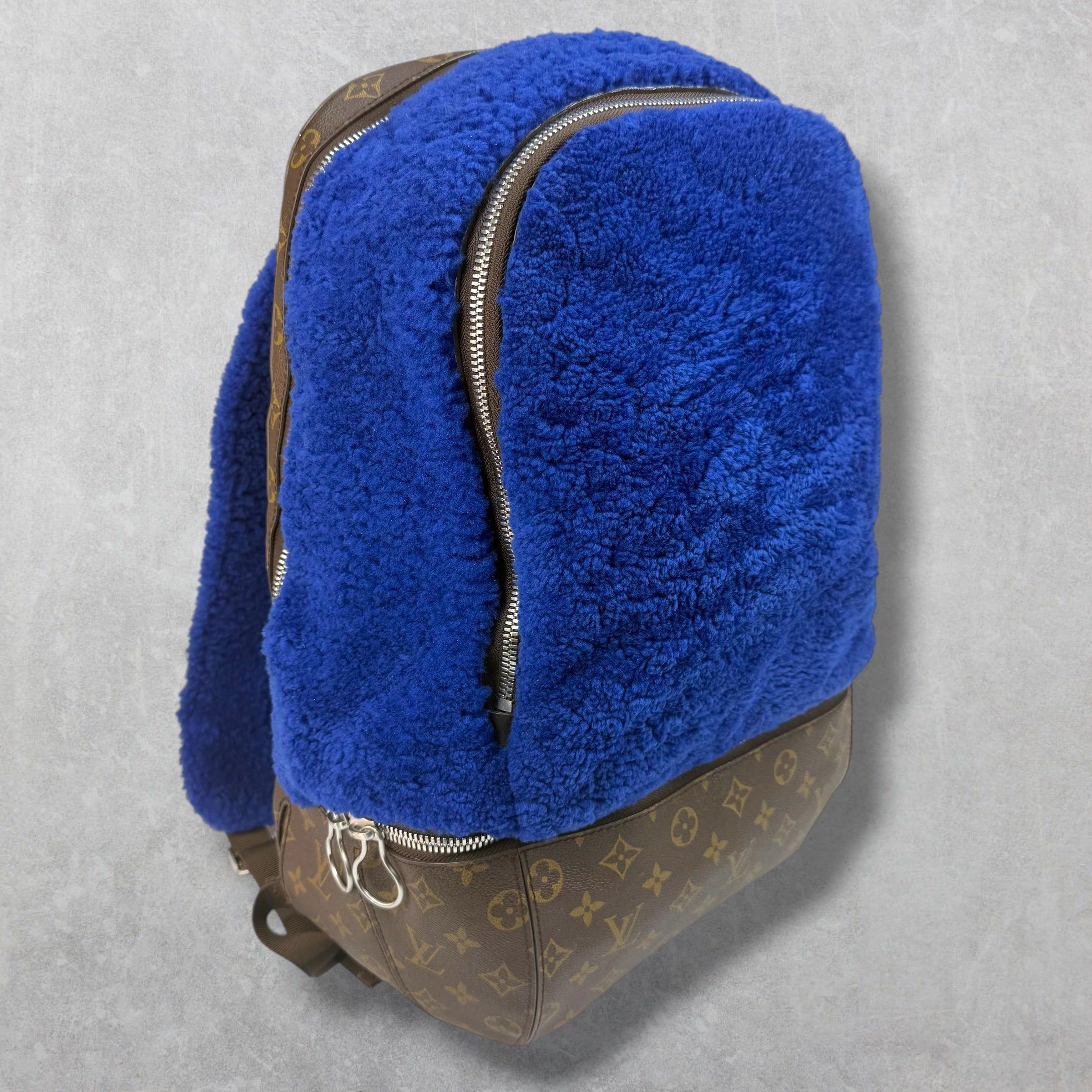 Louis Vuitton Louis Vuitton x Marc Newson Fleece Backpack Size ONE SIZE - 3 Thumbnail