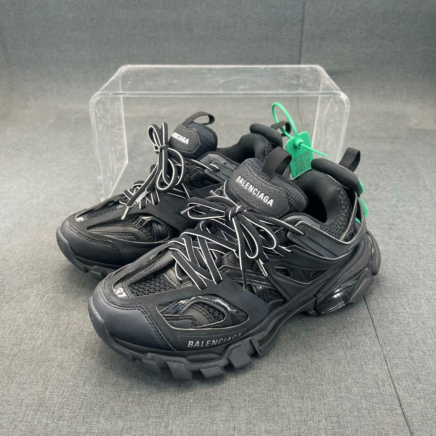Balenciaga Balenciaga Black Lowtop Sneakers 37 Women Size US 6.5 / IT 36.5 - 1 Thumbnail
