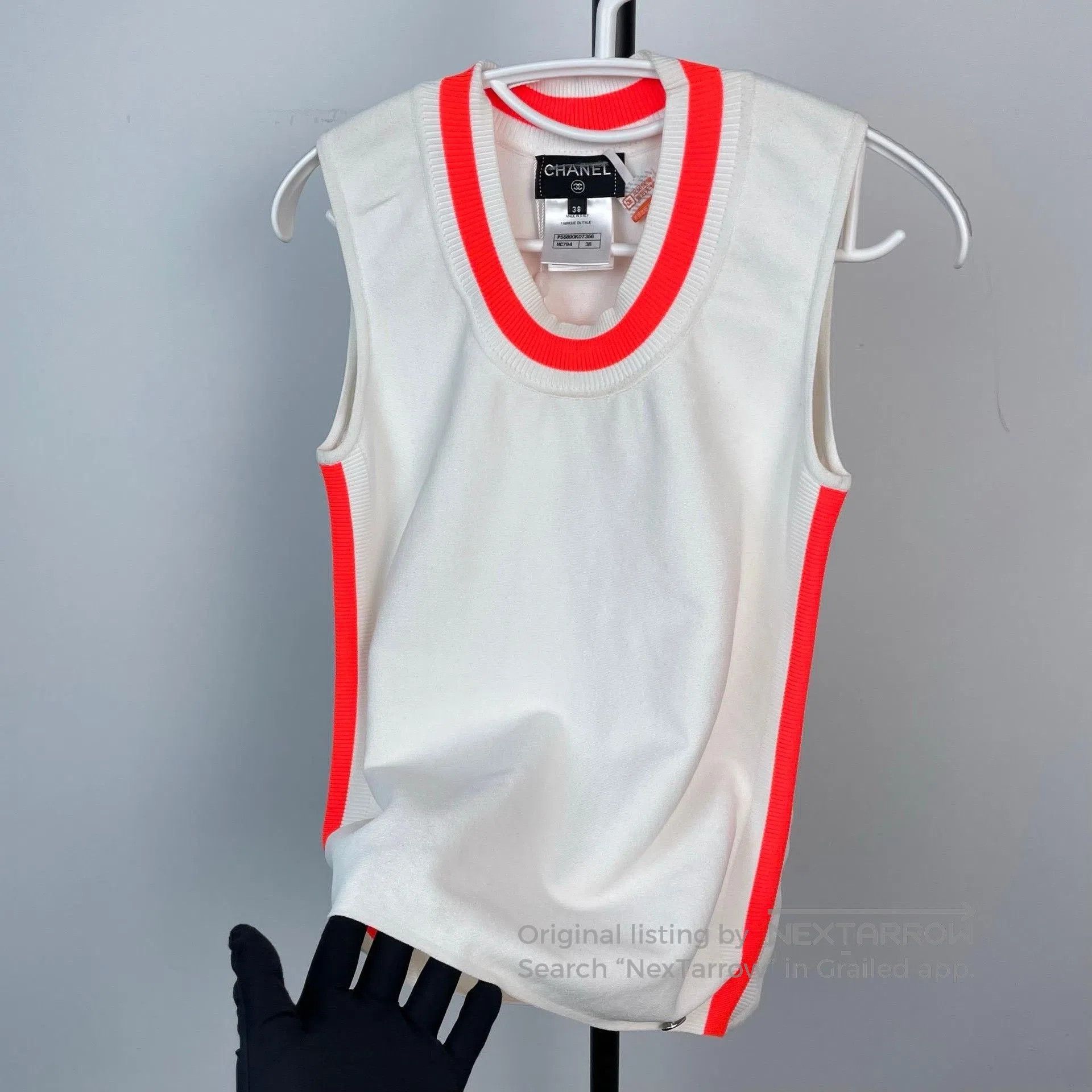 Chanel Chanel White Sleeveless Knit Vest. Size S / US 4 / IT 40 - 2 Thumbnail