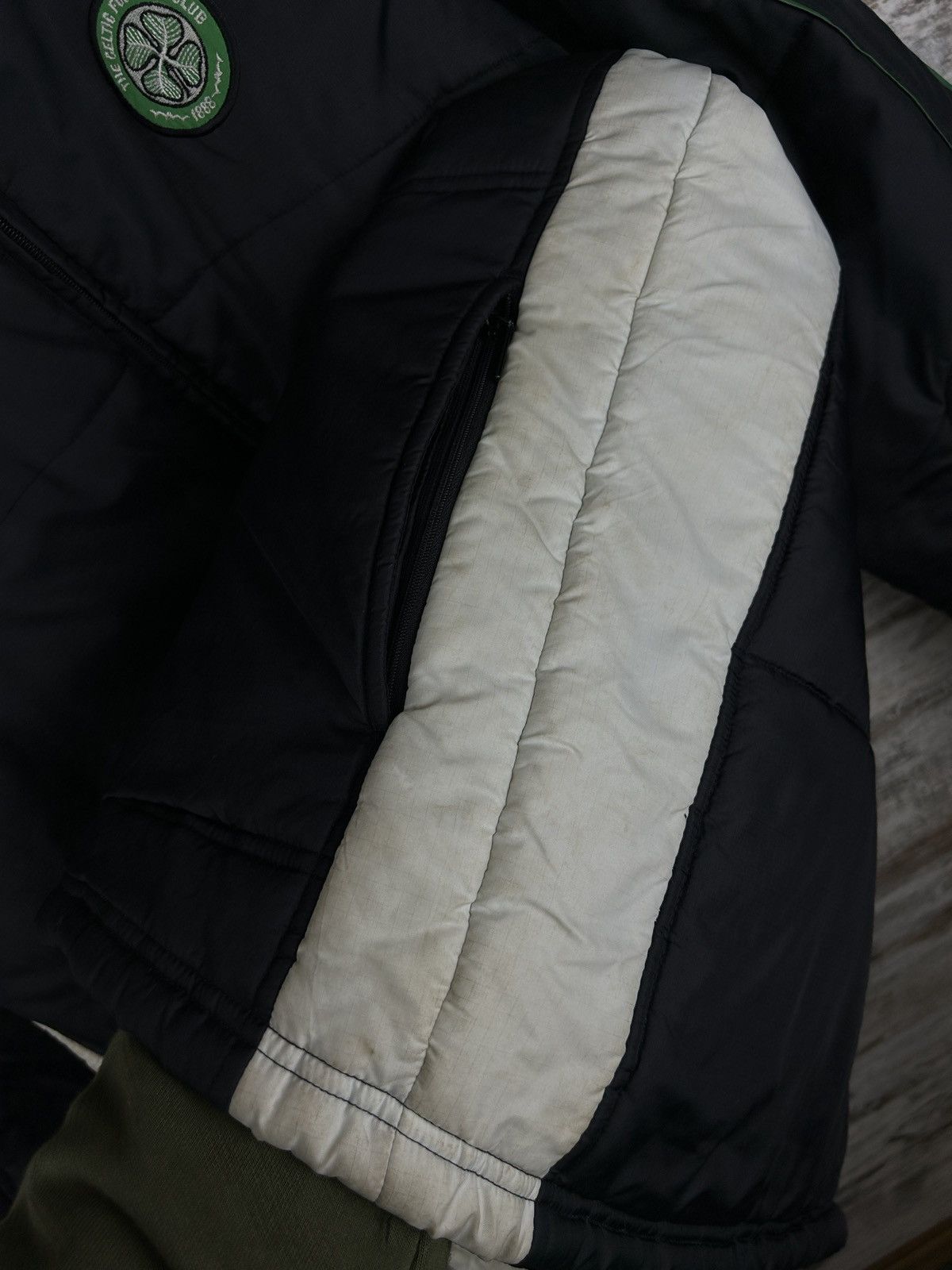 Umbro × Vintage Mens Vintage Umbro FC Celtic Puffer Down Jacket football y2k Size US L / EU 52-54 / 3 - 14 Thumbnail