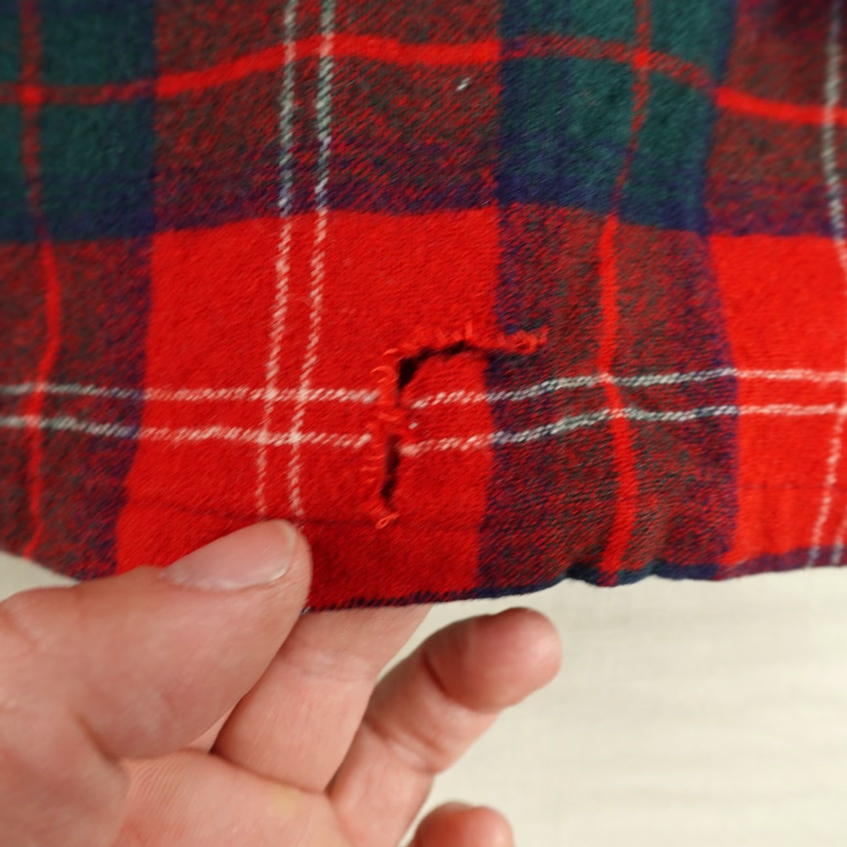 Pendleton Vintage Pendleton Jacket Mens Medium Red Plaid Wool Flannel Button Up 70s 80s Size US M / EU 48-50 / 2 - 4 Thumbnail
