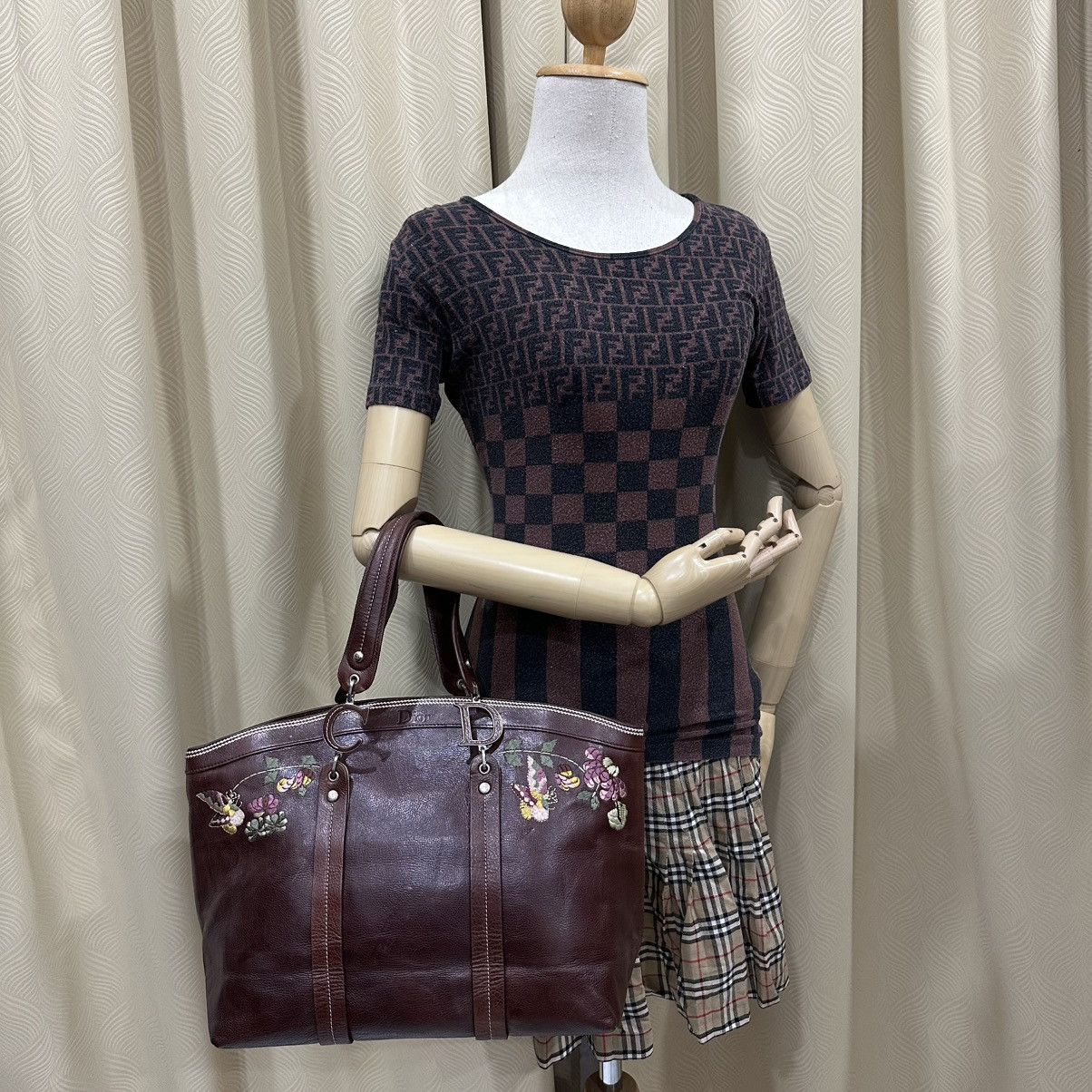 Dior ‼️YES‼️ CHRISTIAN DIOR LEATHER ROMANTIC FLOWERS TOTE BAG Size ONE SIZE - 1 Thumbnail