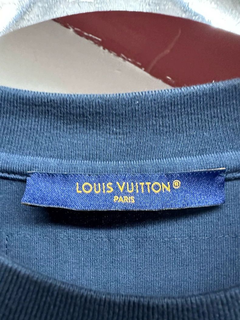 Louis Vuitton Louis Vuitton Blue and black embossed logo short sleeve Size US S / EU 44-46 / 1 - 3 Thumbnail