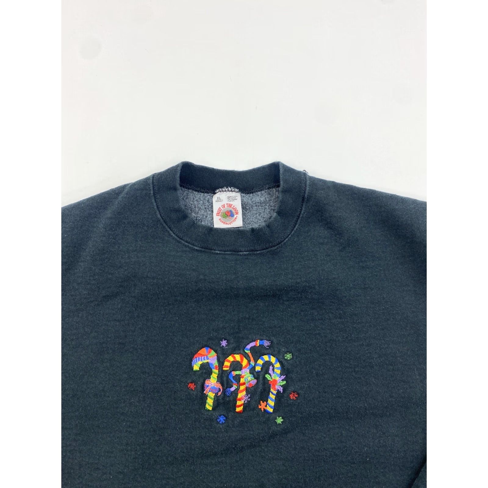 Fruit Of The Loom VINTAGE Fruit of the Loom Sweatshirt Unisex Adults XL Black Christmas Heavyweight Crew Neck Candy Cane Embroidered Pullover Size XL / US 12-14 / IT 48-50 - 2 Thumbnail