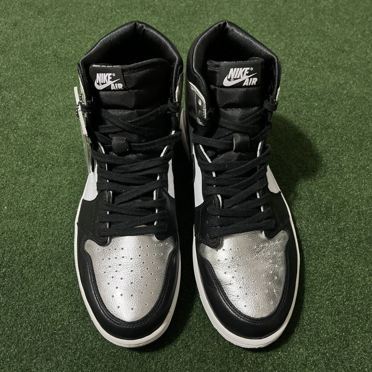 Jordan Brand Nike Air Jordan 1 Retro High Silver Toe Womens Size 12.5 Size US 11 / EU 44 - 3 Thumbnail