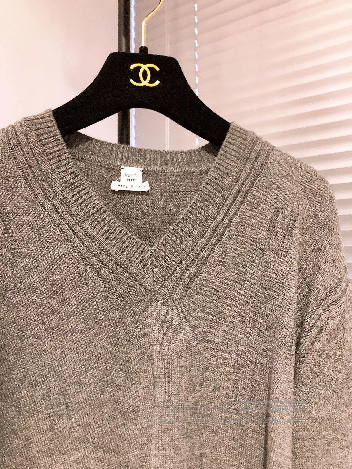 Hermes Hermes Gray V-Neck H Print Wool Sweater. Size US S / EU 44-46 / 1 - 4 Thumbnail