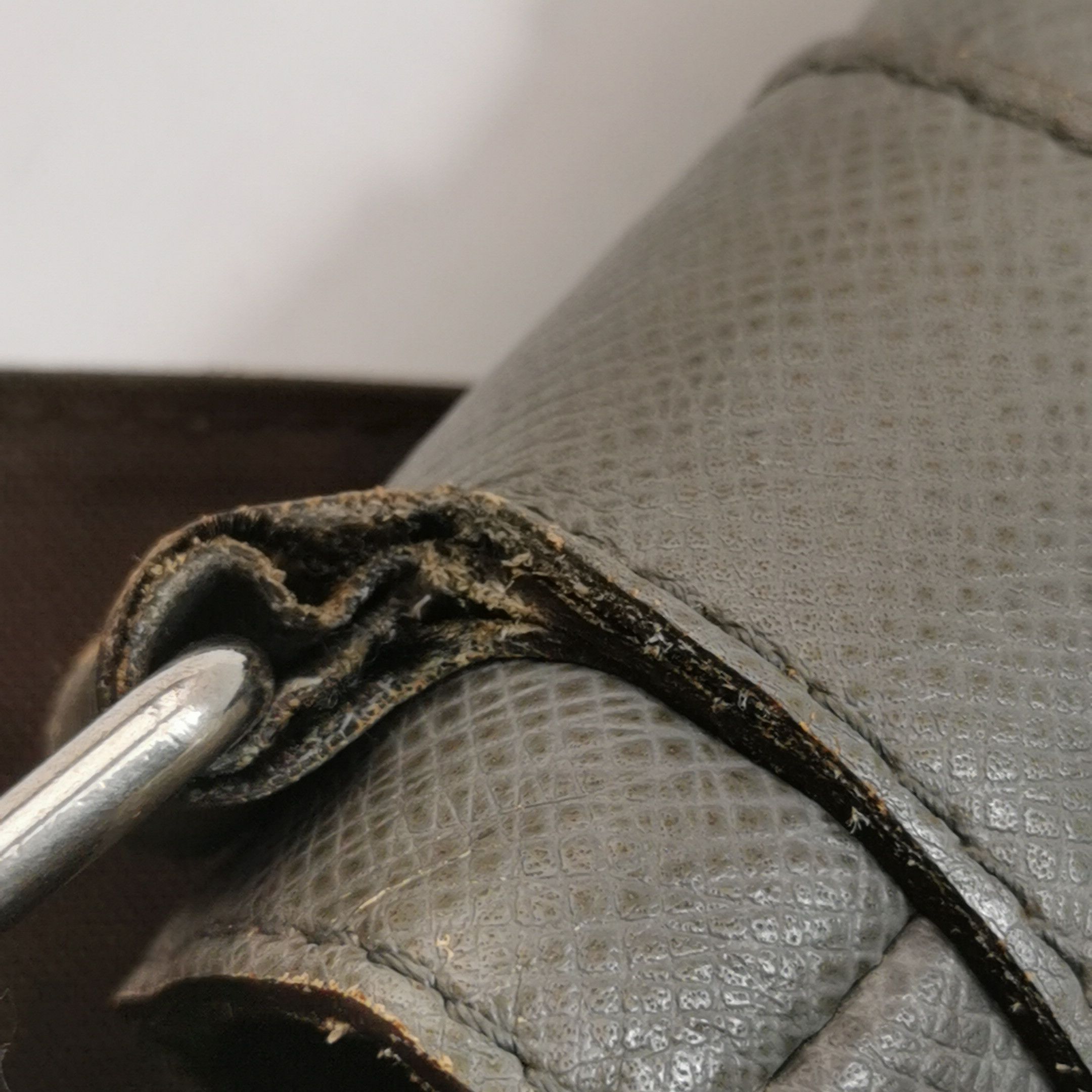 Louis Vuitton Louis Vuitton (LV) Cowhide Solid Color Crossbody Bag -y2506 Size ONE SIZE - 9 Thumbnail