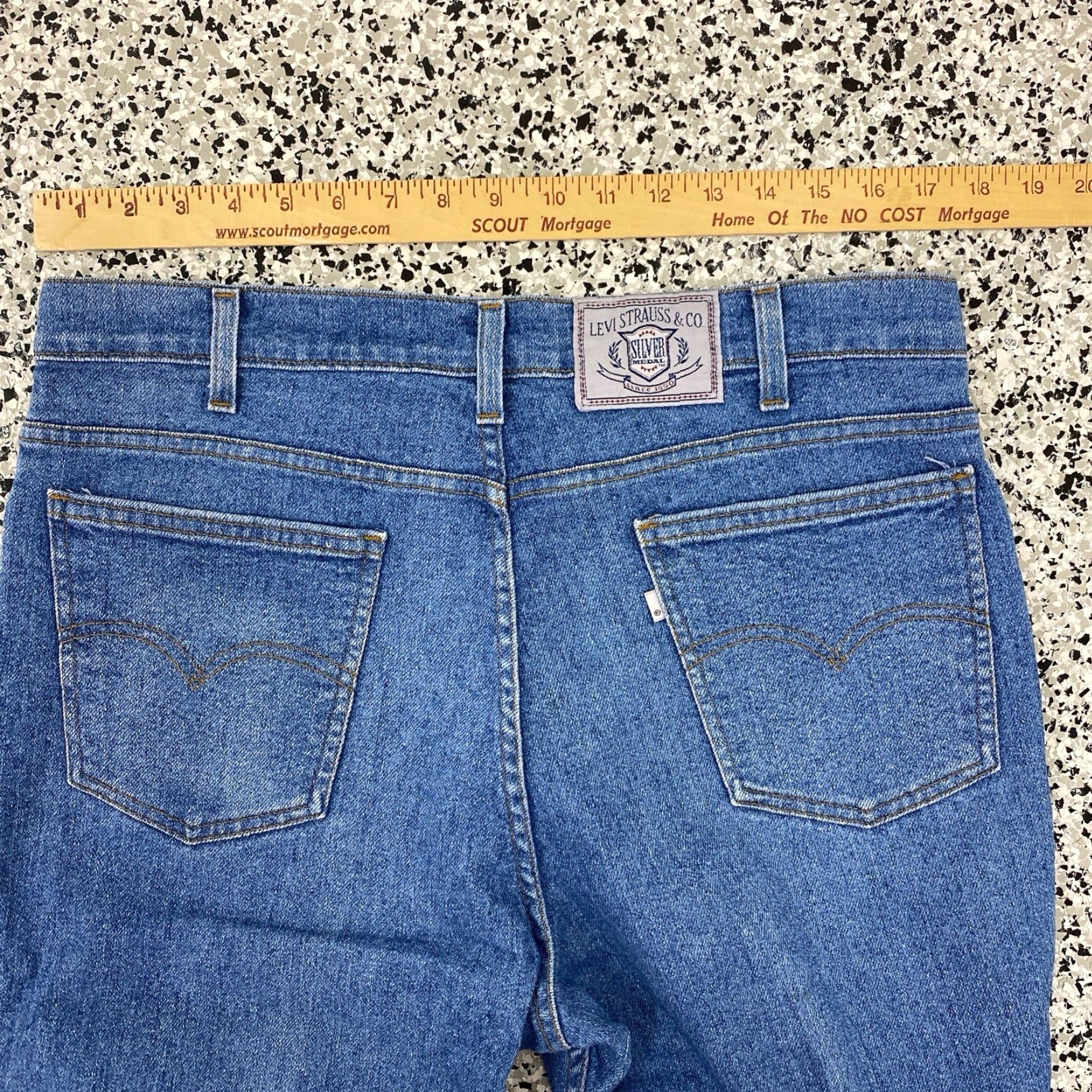 Levi's VINTAGE Levi’s Silver Medal Tab Jeans Men’s 36x32 35x29 Light Wash USA Made Denim Cotton Polyester Blue Regular Mens Jeans Size US 35 - 6 Thumbnail