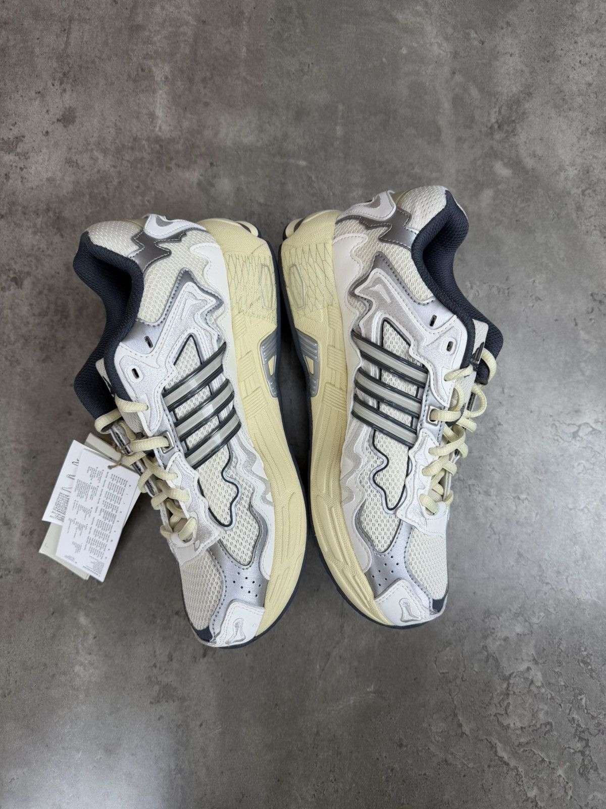 Adidas Bad Bunny x Adidas Responce CL White Size US 7 Size US 7 / EU 40 - 5 Thumbnail