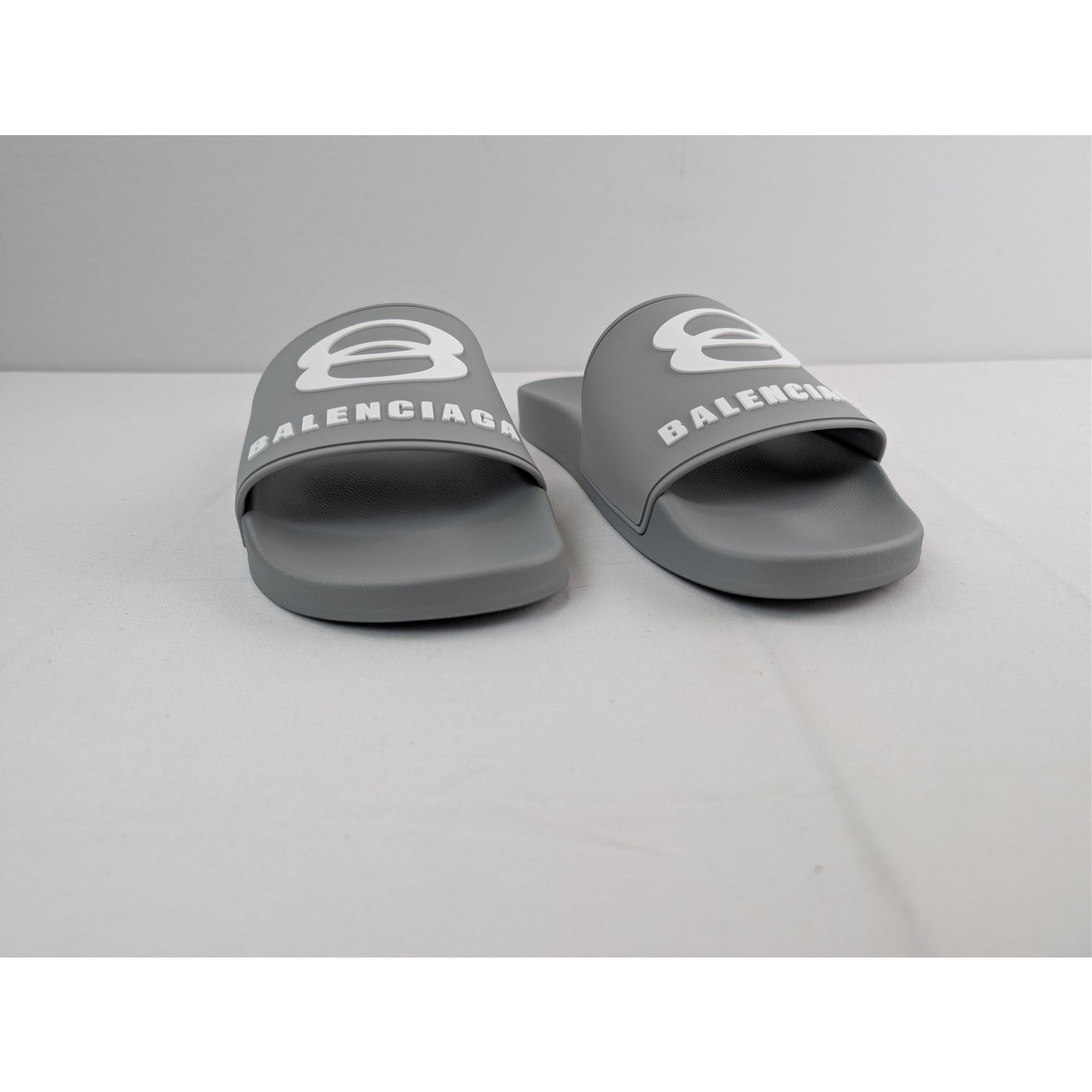 Balenciaga o1rshd1 Logo Pool Slides Slippers in Gray/White Size US 11 / EU 44 - 5 Thumbnail