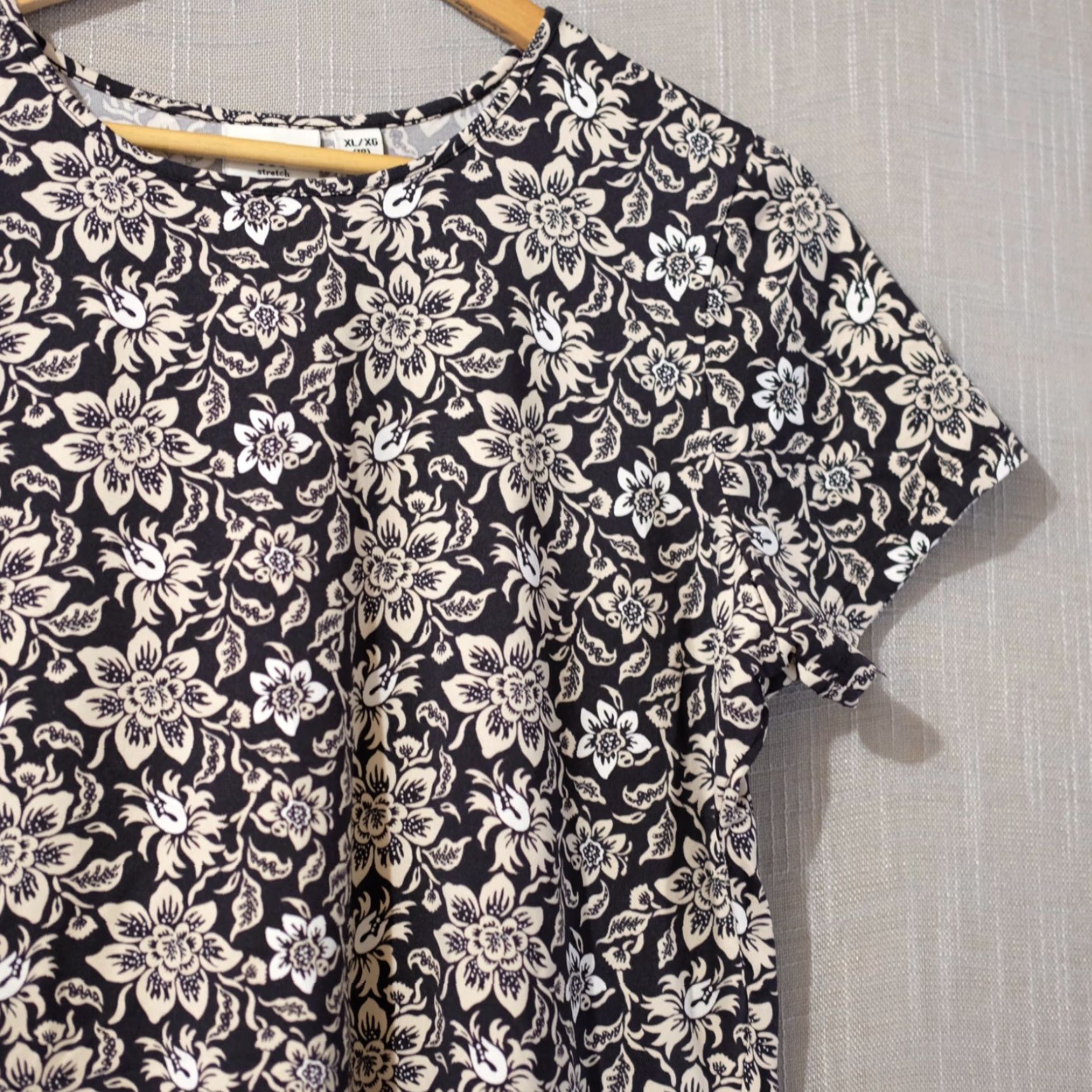 Vintage VINTAGE Covington T-Shirt Floral Short Sleeve Crew Neck Black/White Womens XL #A16-17 Size XL / US 12-14 / IT 48-50 - 3 Thumbnail