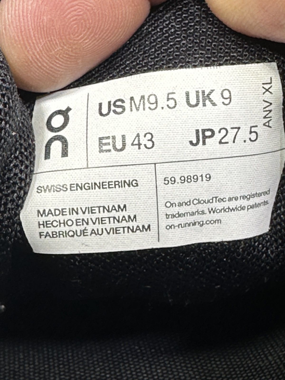 On PreOwned On Cloud 5 Black White Men's 9.5 Running Shoes Size US 9.5 / EU 42-43 - 7 Thumbnail