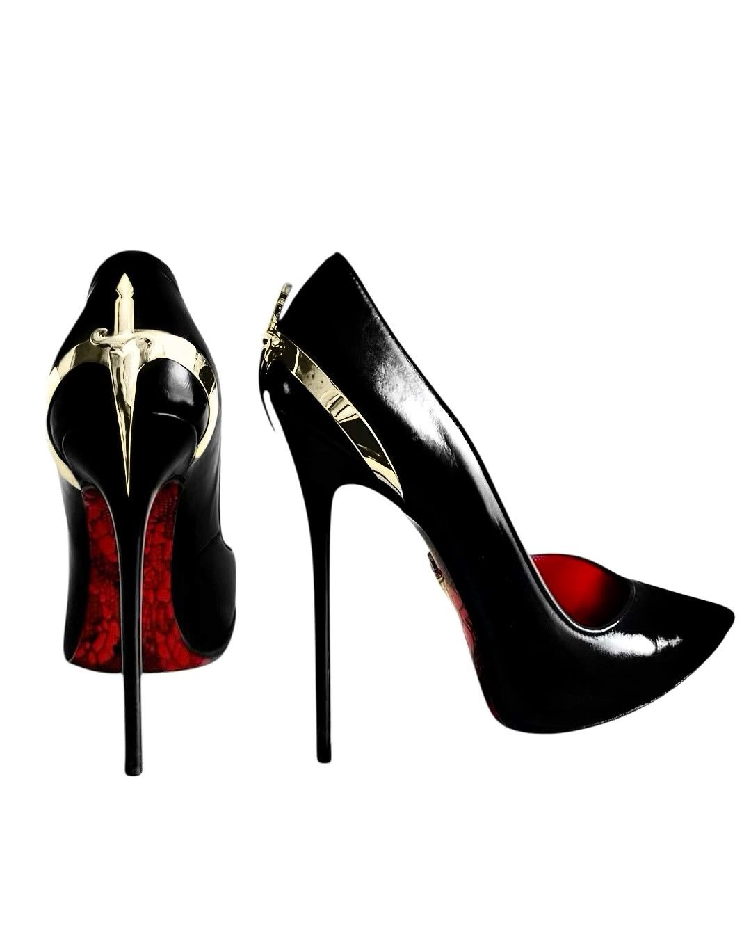 Extremely rare black dagger heels with gold heartdetail.